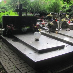 Źródło: https://sopotparafialny.grobonet.com/grobonet/start.php?id=detale&idg=20789&inni=0&cinki=0 [dostęp: 19.02.2026].