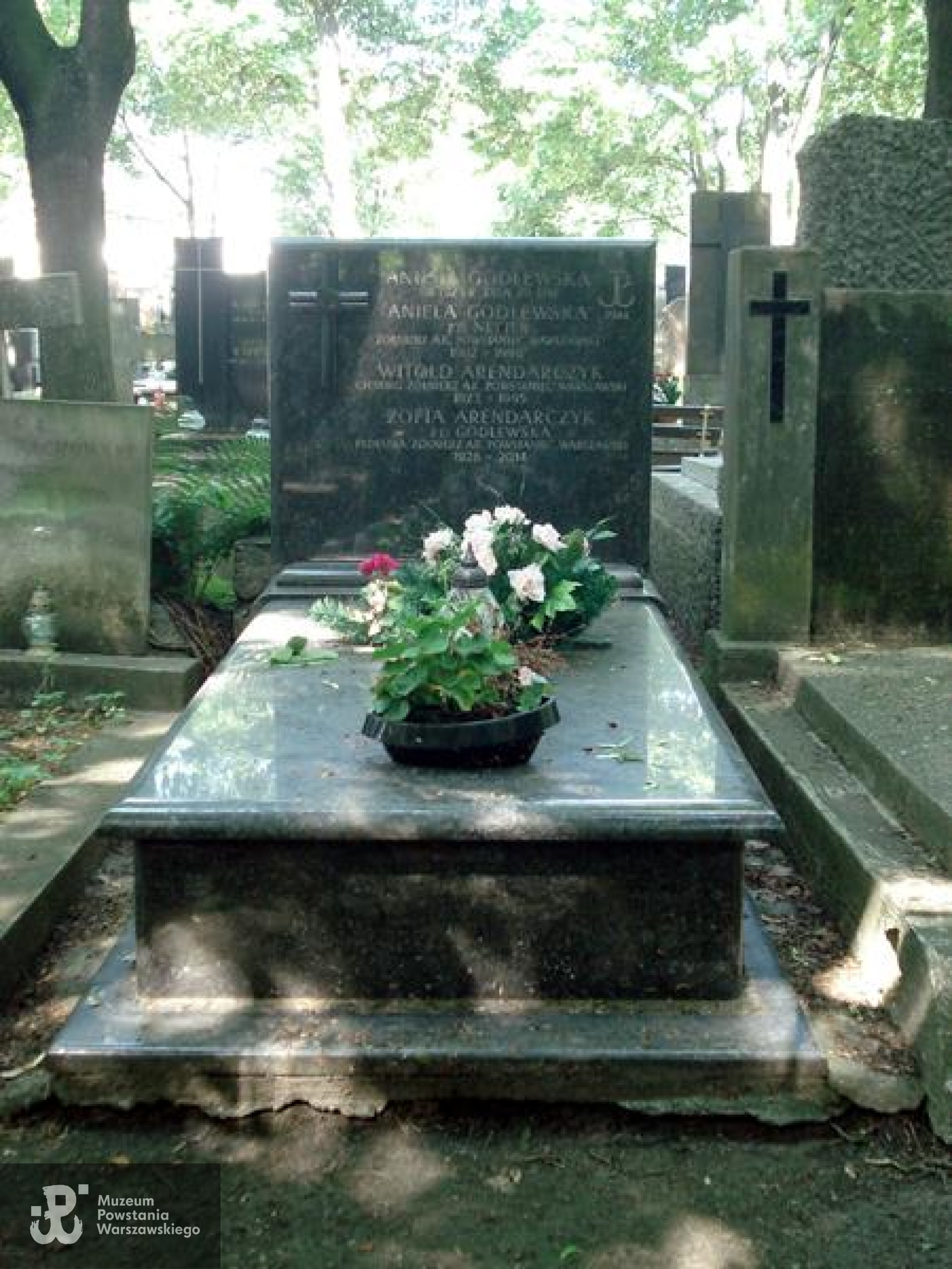 Źródło: https://cmentarze.um.warszawa.pl/pomnik.aspx?pom_id=63762 [dostęp: 24.04.2025].