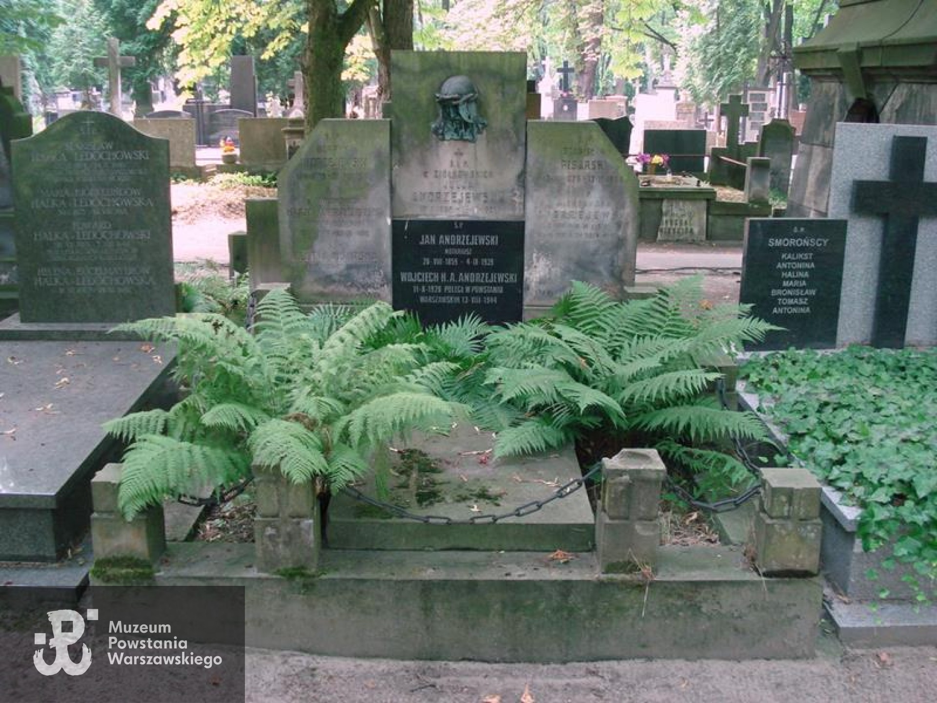 Źródło: https://cmentarze.um.warszawa.pl/pomnik.aspx?pom_id=34691 [dostęp: 15.04.2025].