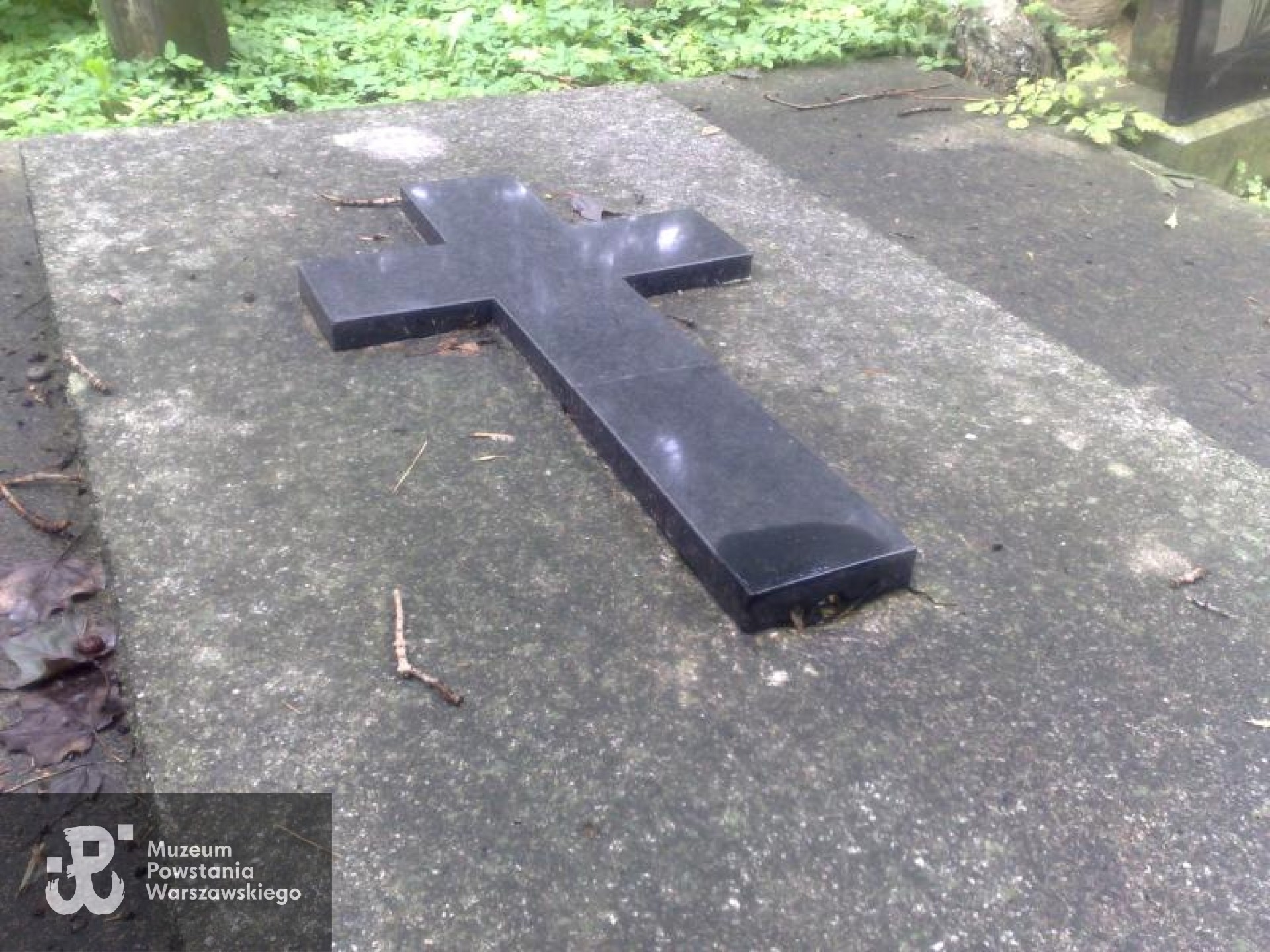 Źródło: https://cmentarze.um.warszawa.pl/pomnik.aspx?pom_id=5059 [dostęp: 23.04.2025].