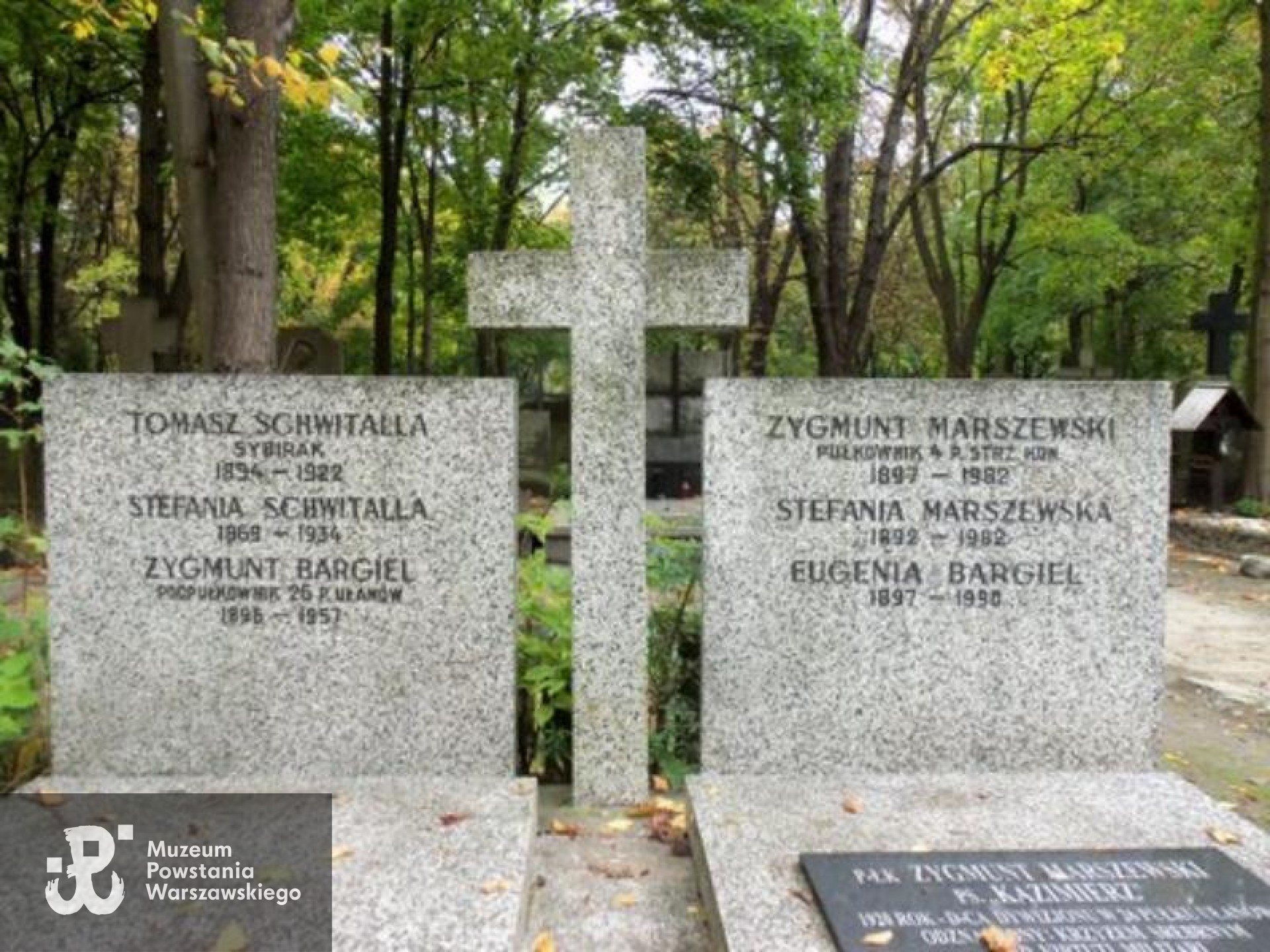 Źródło: https://cmentarze.um.warszawa.pl/pomnik.aspx?pom_id=28450 [dostęp: 12.05.2025].