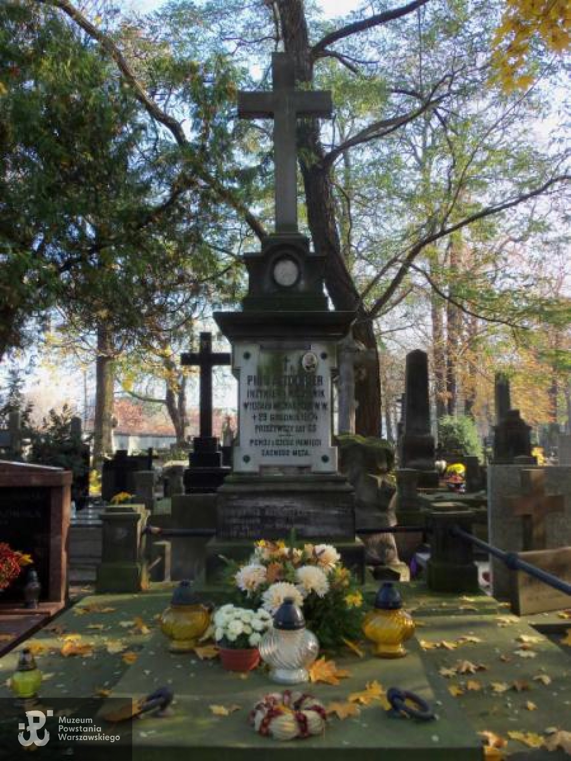 Źródło: https://cmentarze.um.warszawa.pl/pomnik.aspx?pom_id=14460 [dostęp: 10.04.2025].