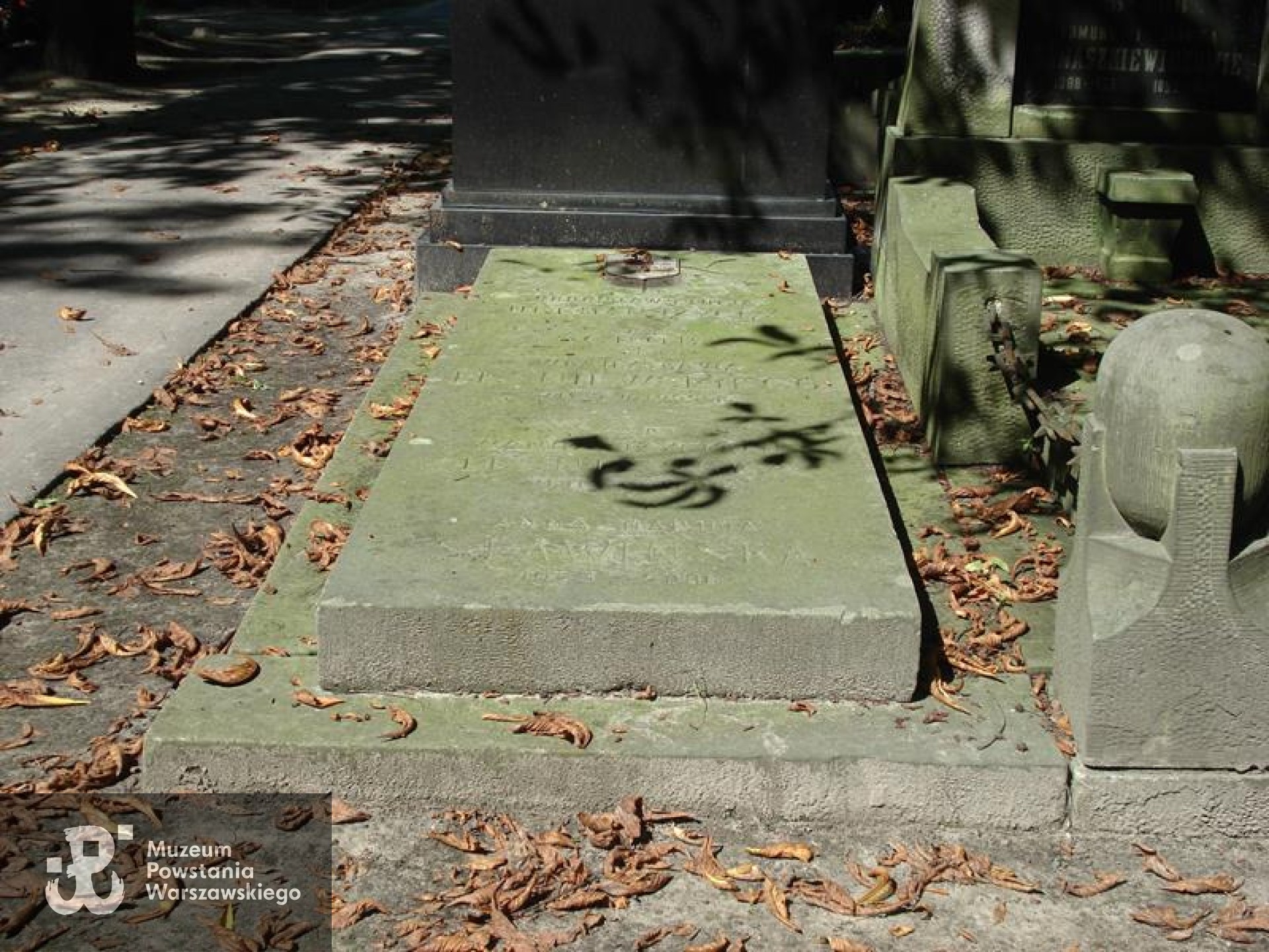 Źródło: https://cmentarze.um.warszawa.pl/pomnik.aspx?pom_id=46570 [dostęp: 07.01.2026].