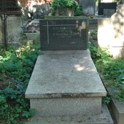 Źródło: https://cmentarze.um.warszawa.pl/pomnik.aspx?pom_id=45190 [dostęp: 16.10.2025].