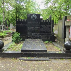 Źródło: https://cmentarze.um.warszawa.pl/pomnik.aspx?pom_id=39411 [dostęp: 23.04.2025].