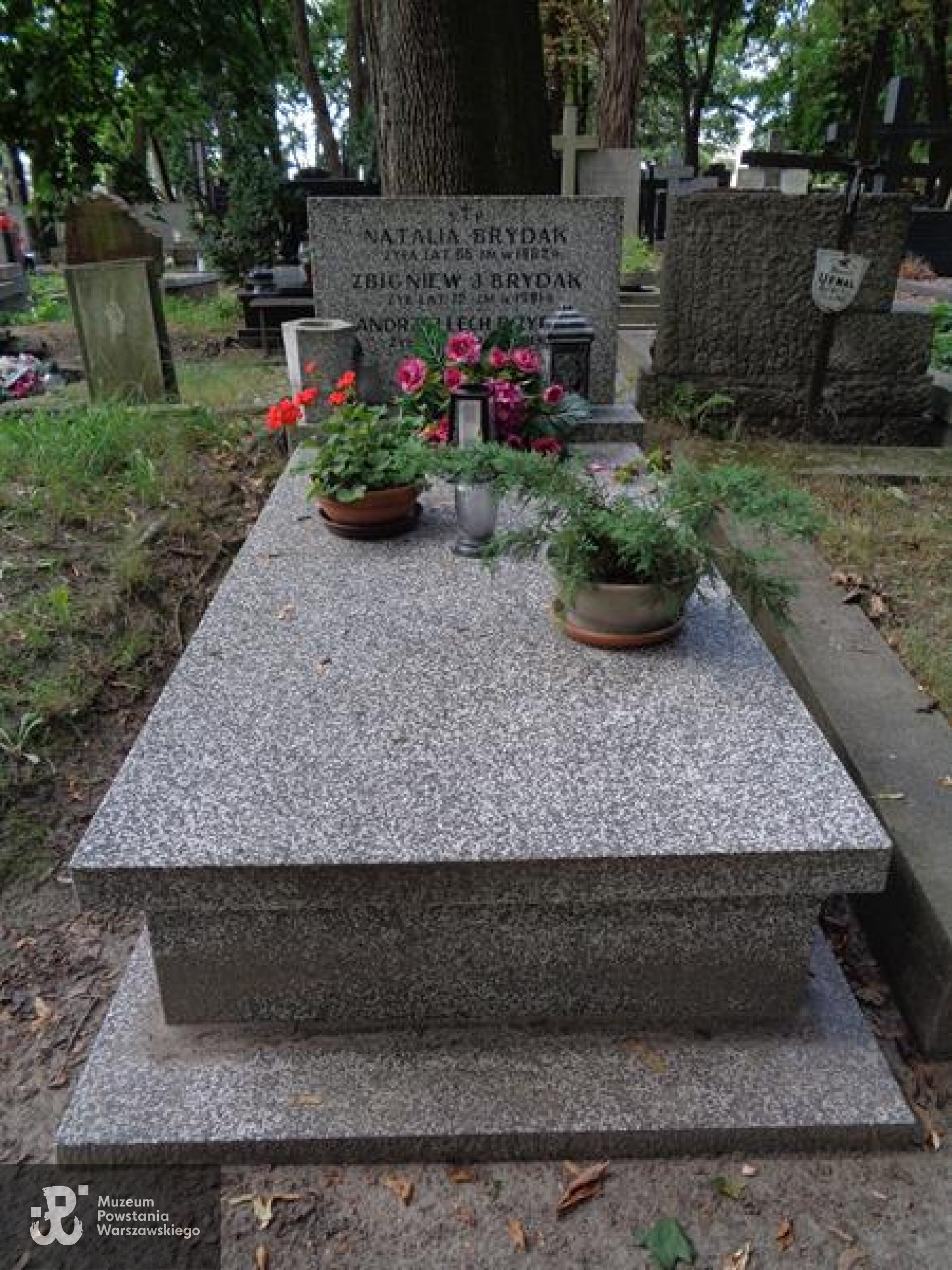 Źródło: https://cmentarze.um.warszawa.pl/pomnik.aspx?pom_id=66081 [dostęp: 17.04.2026].