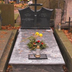 Źródło: https://cmentarze.um.warszawa.pl/pomnik.aspx?pom_id=24985 [dostęp: 24.04.2025].