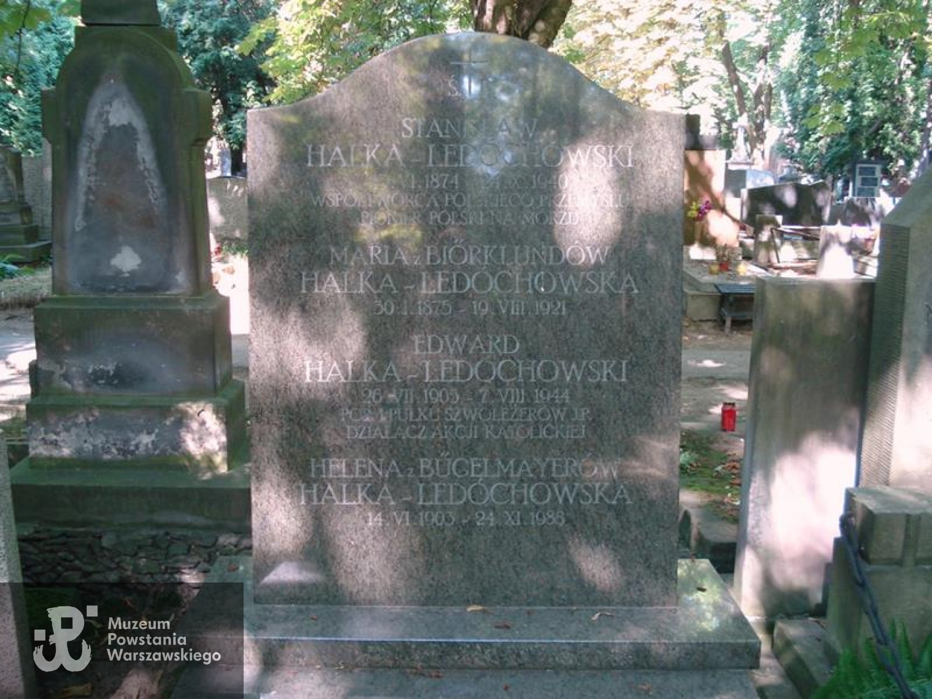 Źródło: https://cmentarze.um.warszawa.pl/pomnik.aspx?pom_id=34696 [dostęp: 23.04.2025].