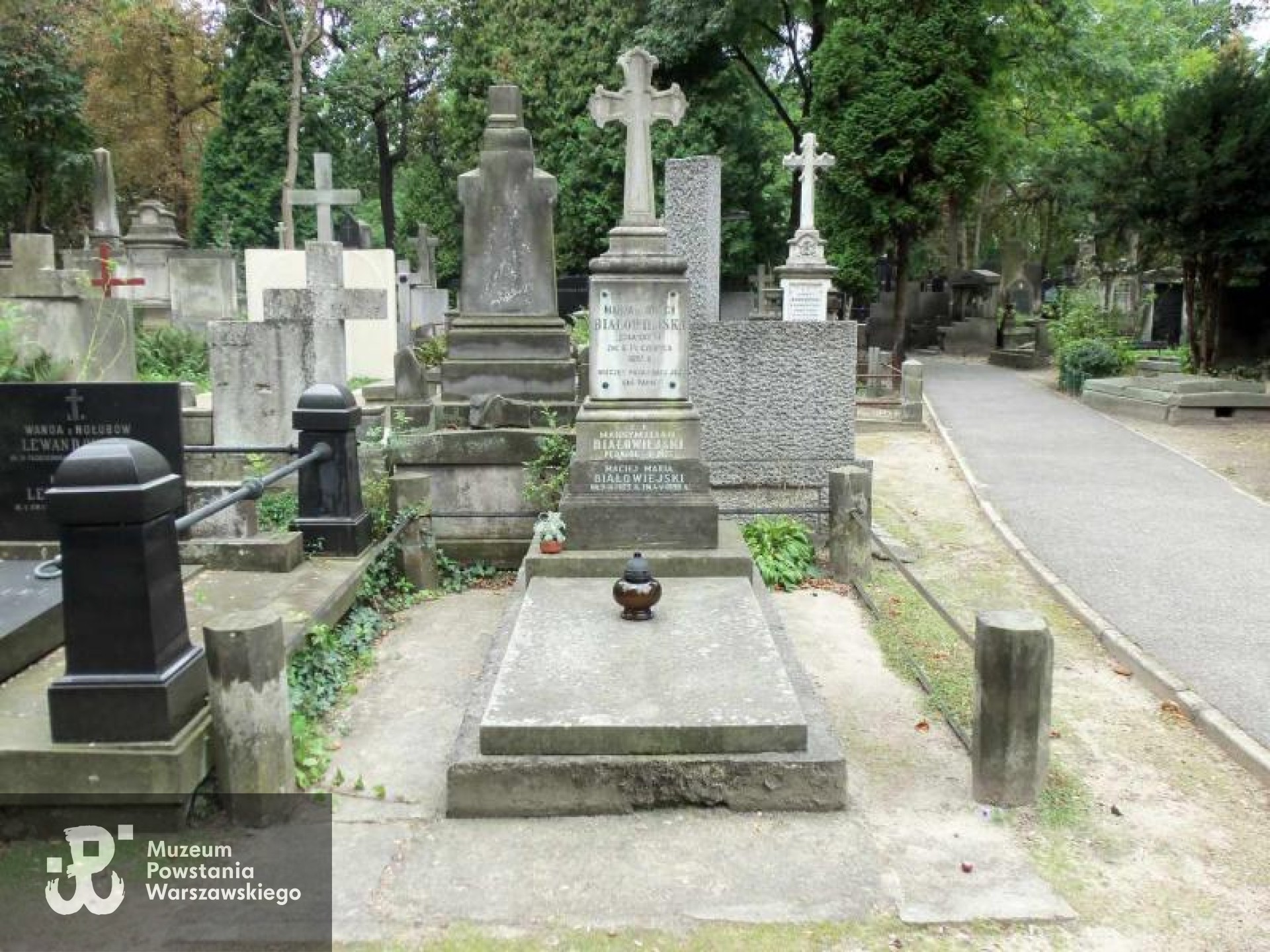 Źródło: https://cmentarze.um.warszawa.pl/pomnik.aspx?pom_id=13118 [dostęp: 20.05.2025].