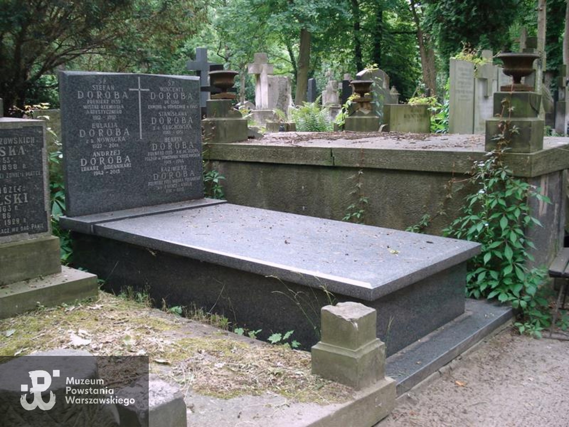 Źródło: https://cmentarze.um.warszawa.pl/pomnik.aspx?pom_id=34627 [dostęp: 12.11.2025].