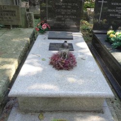 Źródło: https://cmentarze.um.warszawa.pl/pomnik.aspx?pom_id=67267 [dostęp: 23.10.2025].