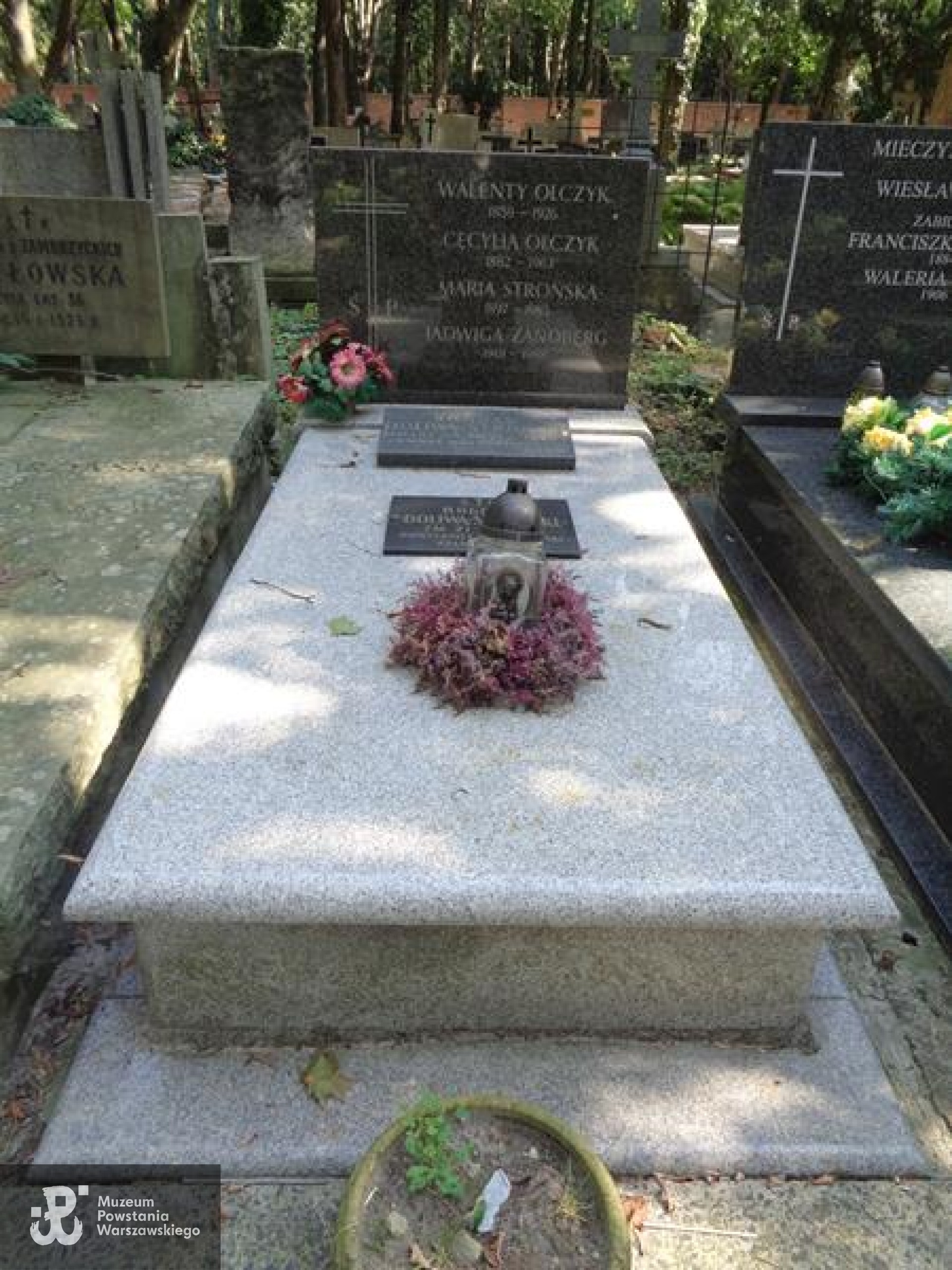 Źródło: https://cmentarze.um.warszawa.pl/pomnik.aspx?pom_id=67267 [dostęp: 23.10.2025].