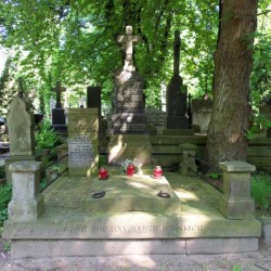 Źródło: https://cmentarze.um.warszawa.pl/pomnik.aspx?pom_id=16618 [dostęp: 30.07.2026].