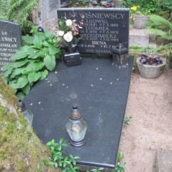 Źródło: https://grobonet.com/p/sopotparafialny/5866/wlodzimierz-wisniewski-1925-sopot-parafialny [dostęp: 12.09.2025].