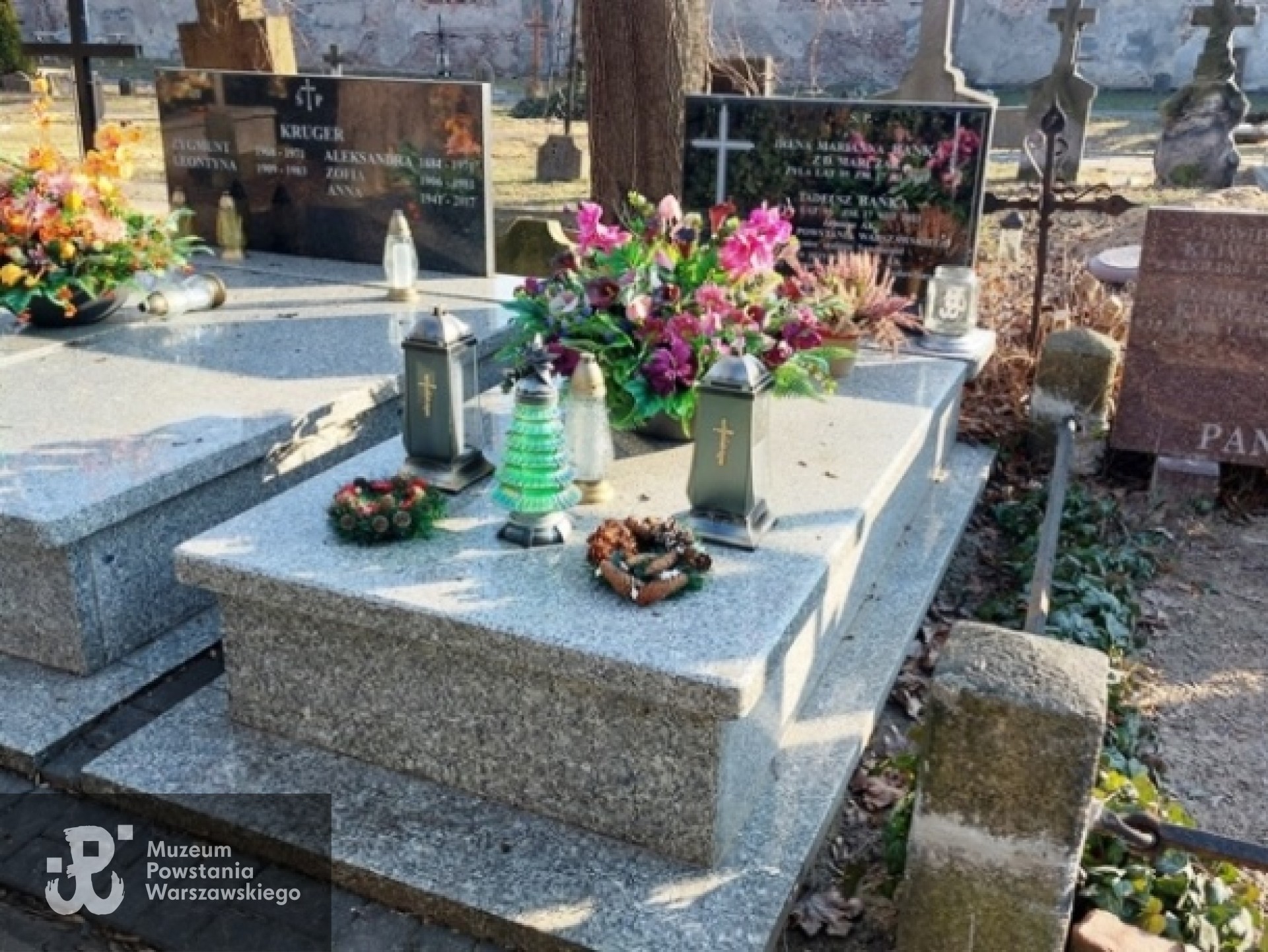 Źródło: https://wawamlynarska.grobonet.com/grobonet/start.php?id=detale&idg=22329&inni=0&cinki=0 [dostęp: 16.05.2025].