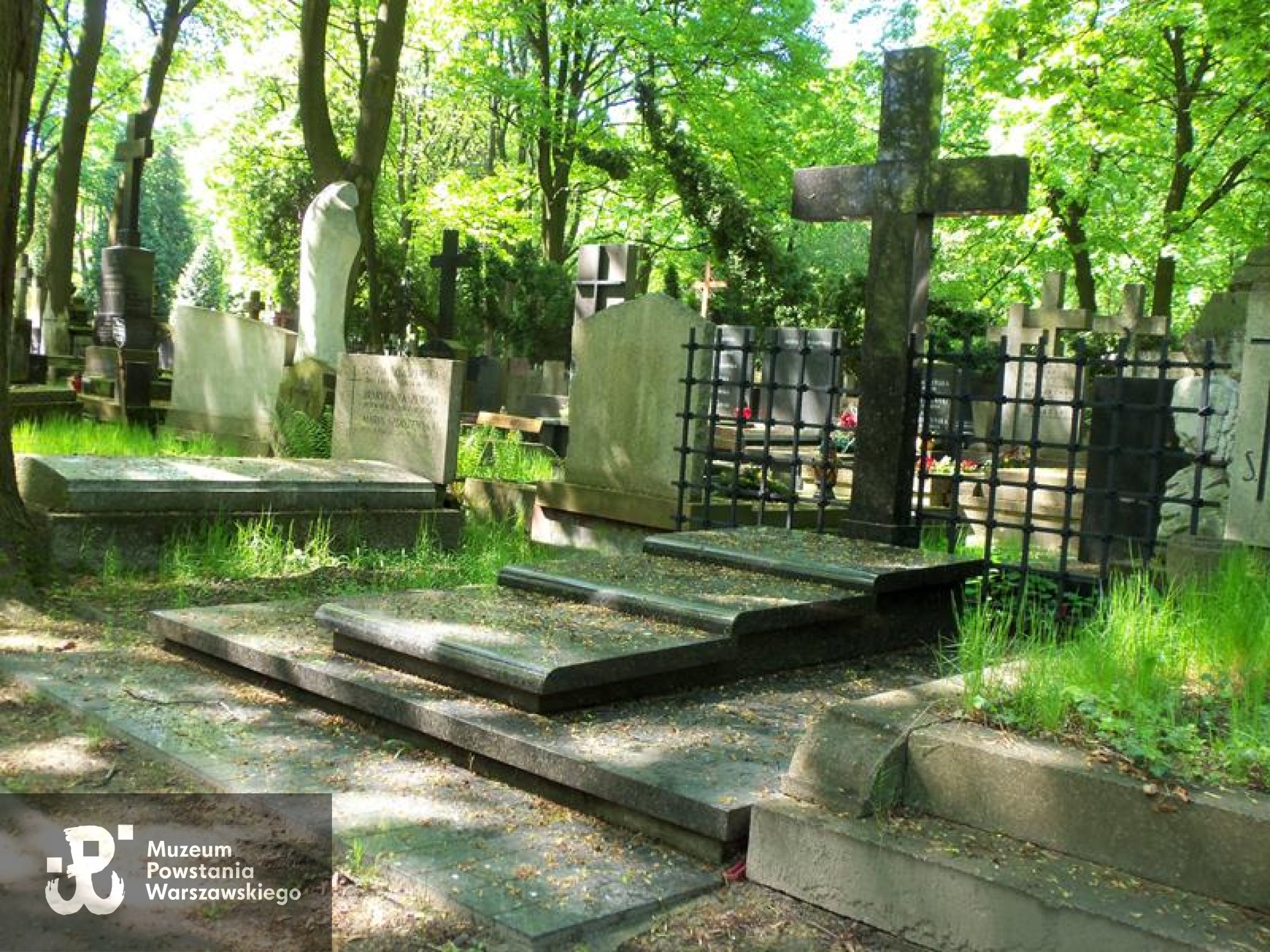 Źródło: https://cmentarze.um.warszawa.pl/pomnik.aspx?pom_id=31189 [dostęp: 9.04.2025].