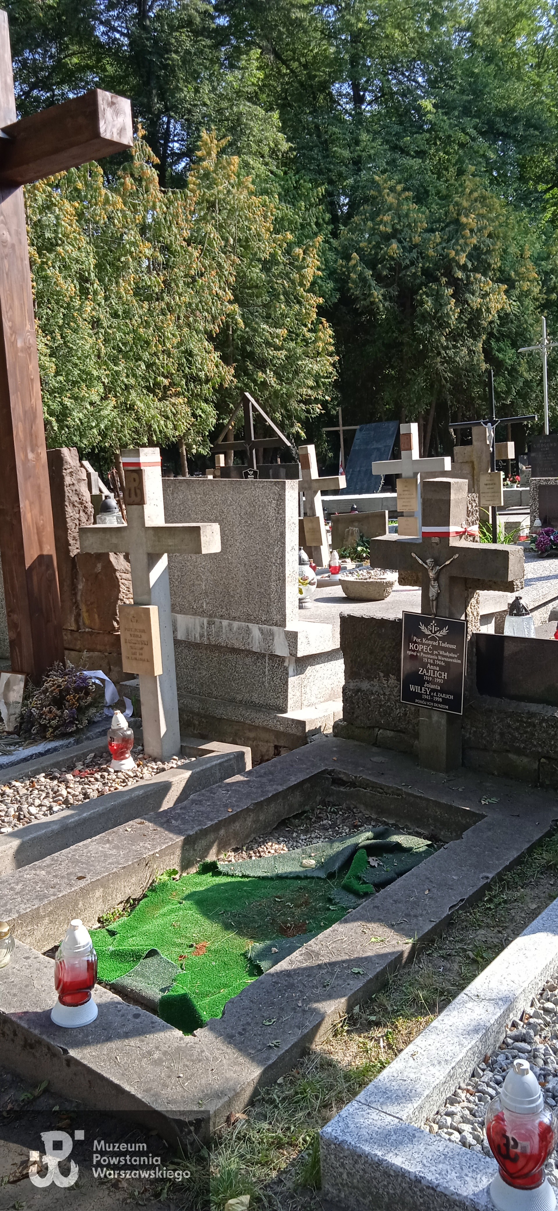 Wojskowe Powązki w Warszawie
Źródło: formularz zgłoszeniowy do Bazy grobów Powstańców Warszawskich.