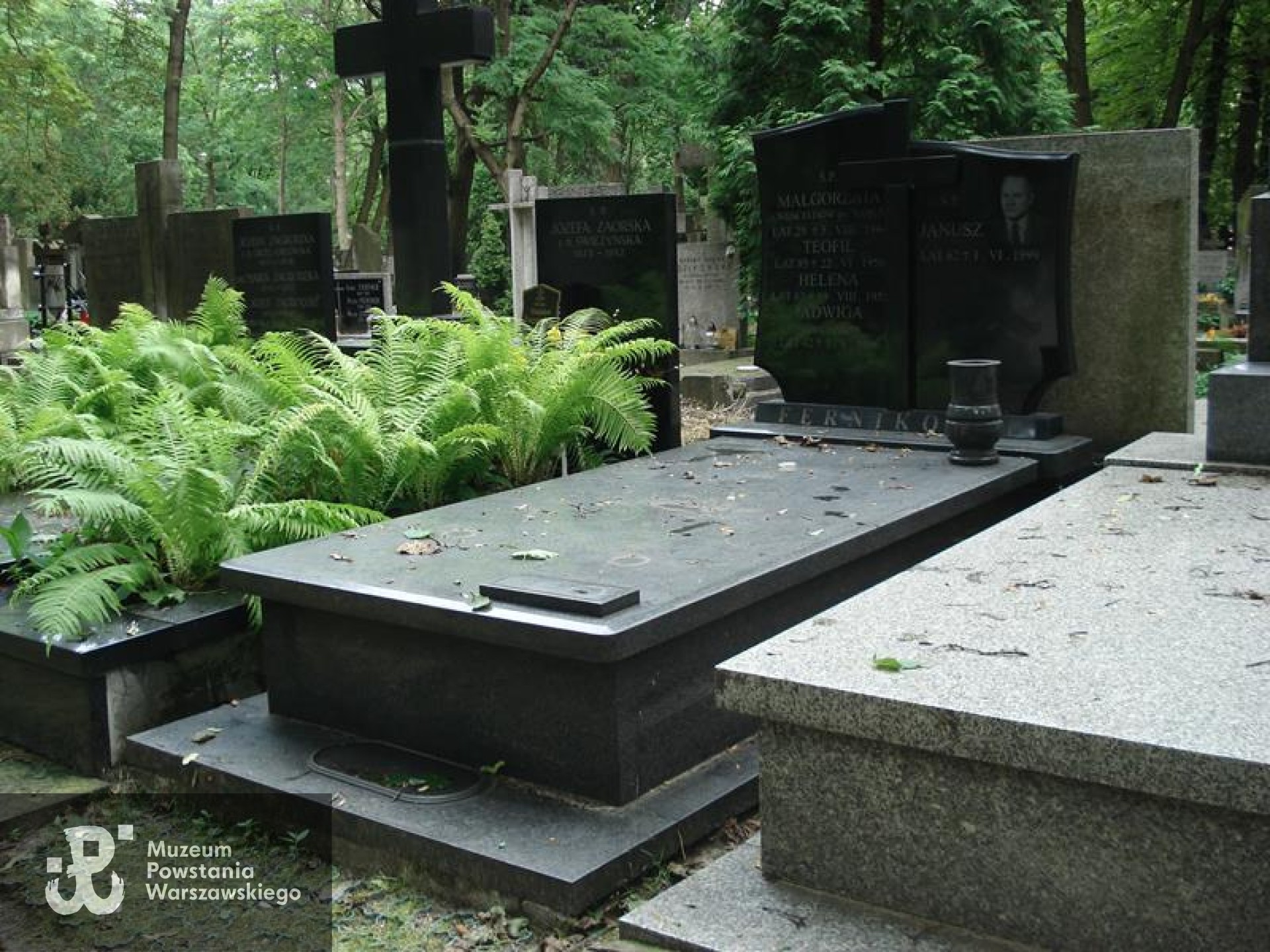 Źródło: https://cmentarze.um.warszawa.pl/pomnik.aspx?pom_id=45495 [dostęp: 27.01.2026].
