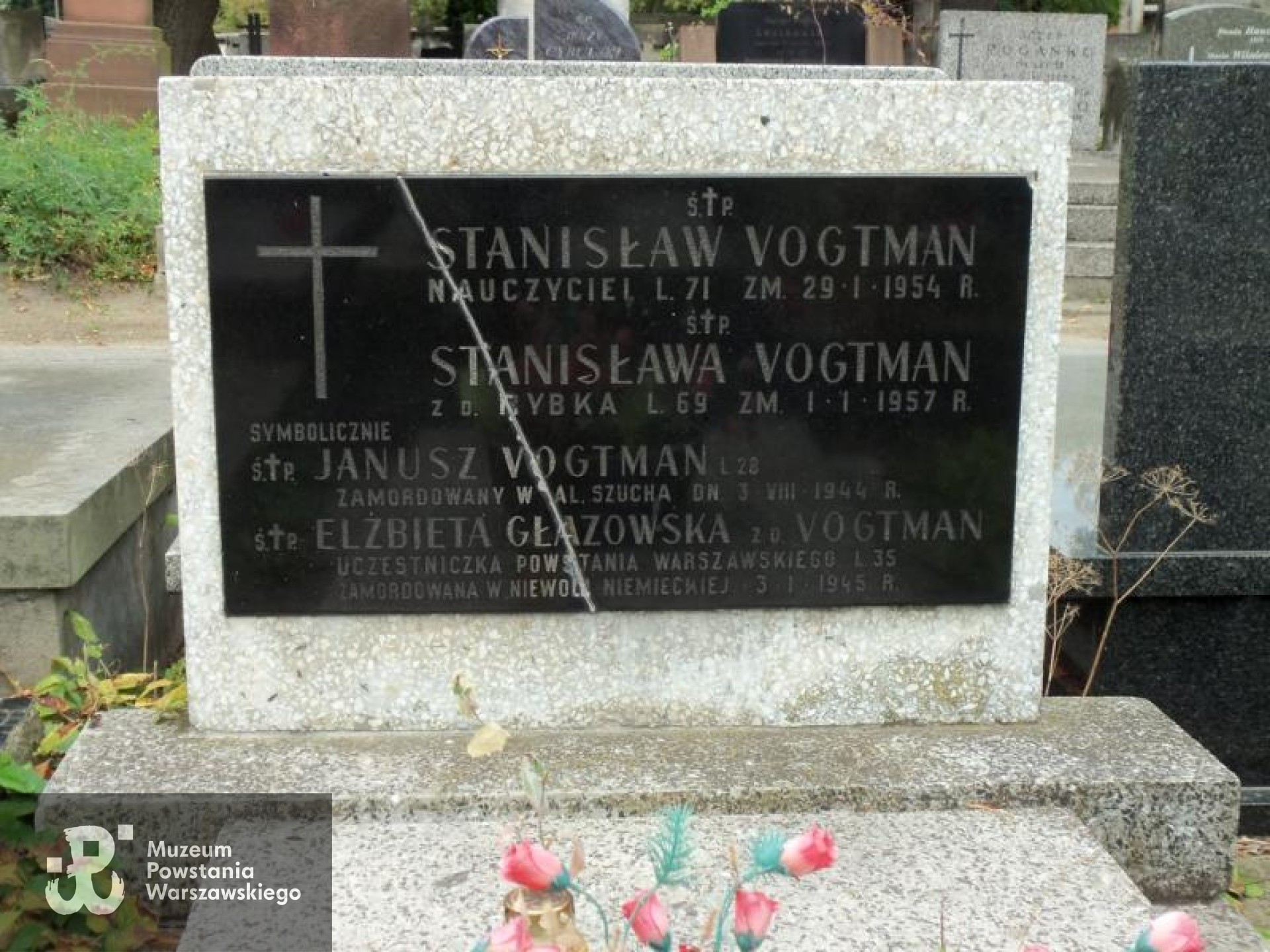 Źródło: https://cmentarze.um.warszawa.pl/pomnik.aspx?pom_id=23304 [dostęp: 02.04.2026].