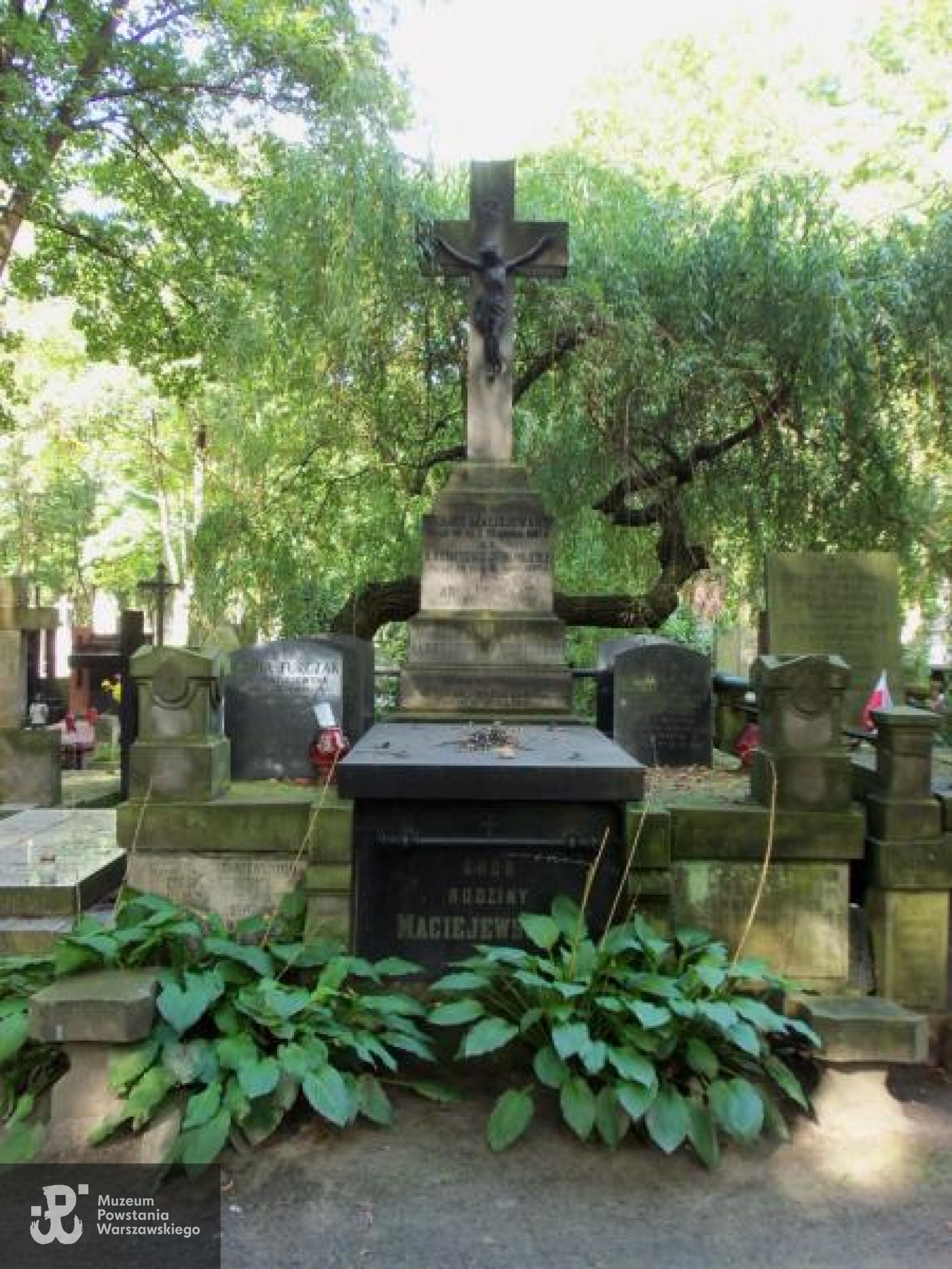 Źródło: https://cmentarze.um.warszawa.pl/pomnik.aspx?pom_id=21732 [dostęp: 04.02.2026].