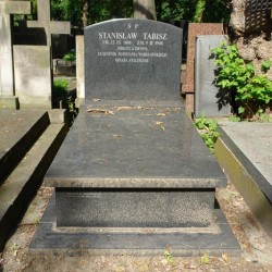 Grób na Starych Powązkach w Warszawie. Źródło: https://cmentarze.um.warszawa.pl/pomnik.aspx?pom_id=36126 [dostęp: 10.02.2026].