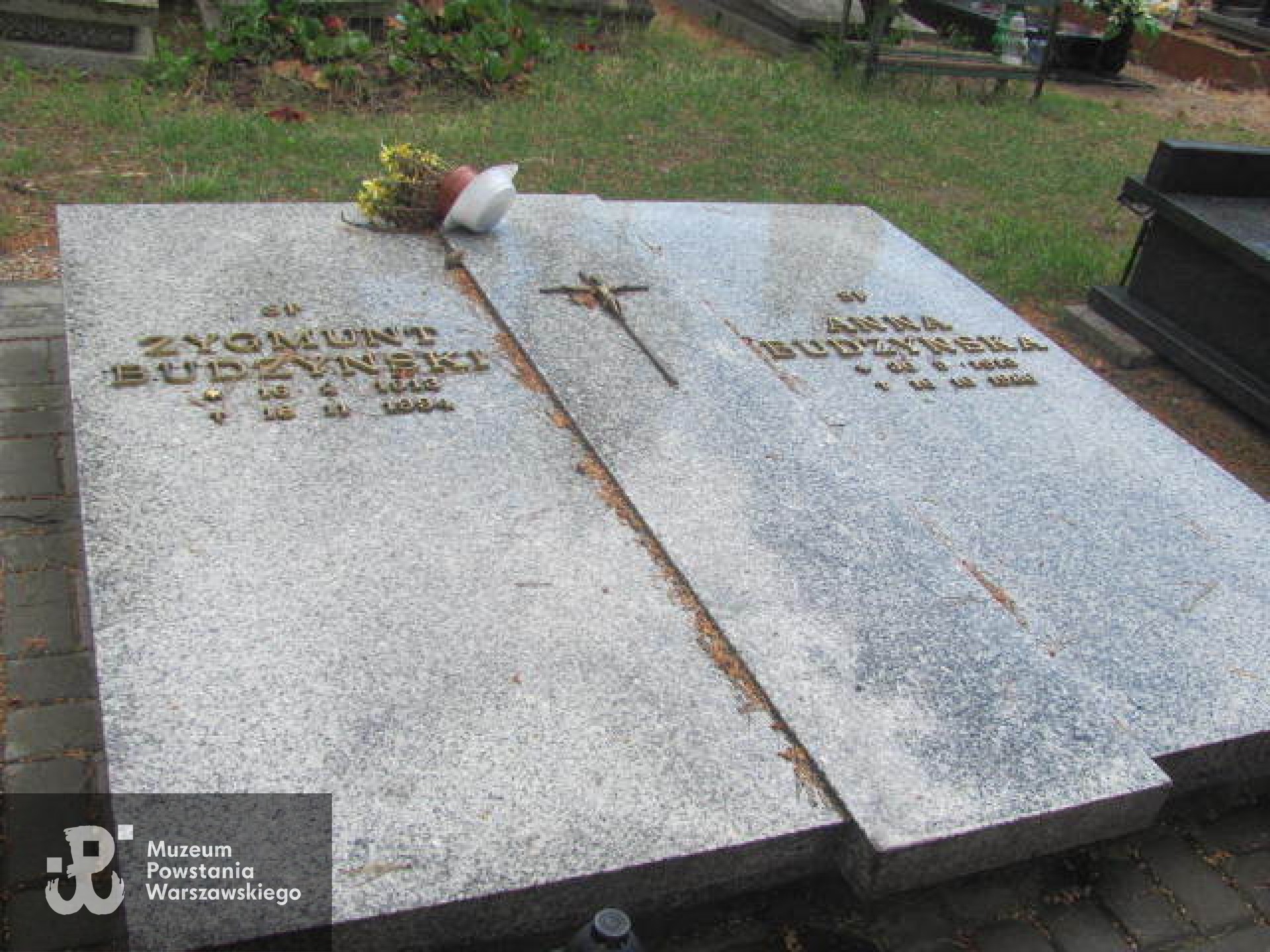 Źródło: https://cmentarze.bydgoszcz.pl/grobonet/start.php?id=detale&idg=10918 [dostęp: 05.09.2025].