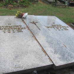 Źródło: https://cmentarze.bydgoszcz.pl/grobonet/start.php?id=detale&idg=10918 [dostęp: 05.09.2025].