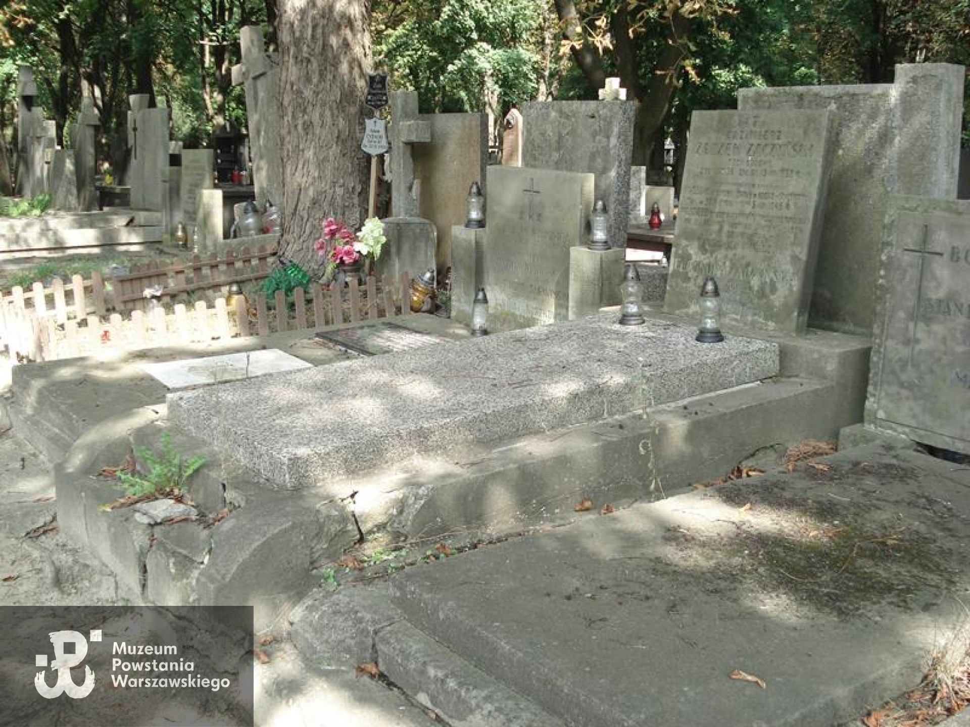 Źródło: https://cmentarze.um.warszawa.pl/pomnik.aspx?pom_id=66644 [dostęp: 10.04.2025].