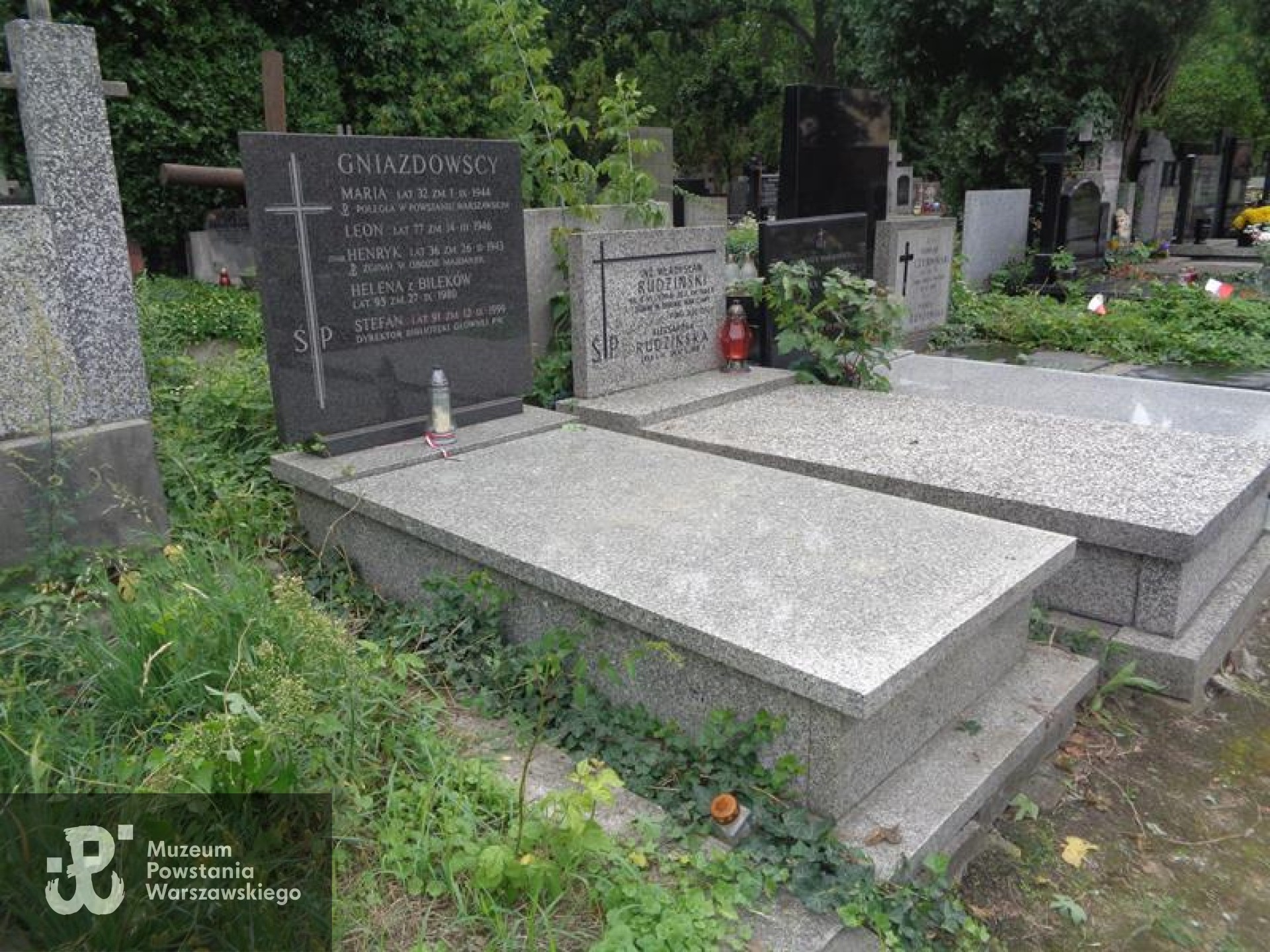 Źródło: https://cmentarze.um.warszawa.pl/pomnik.aspx?pom_id=52026 [dostęp: 16.04.2026].