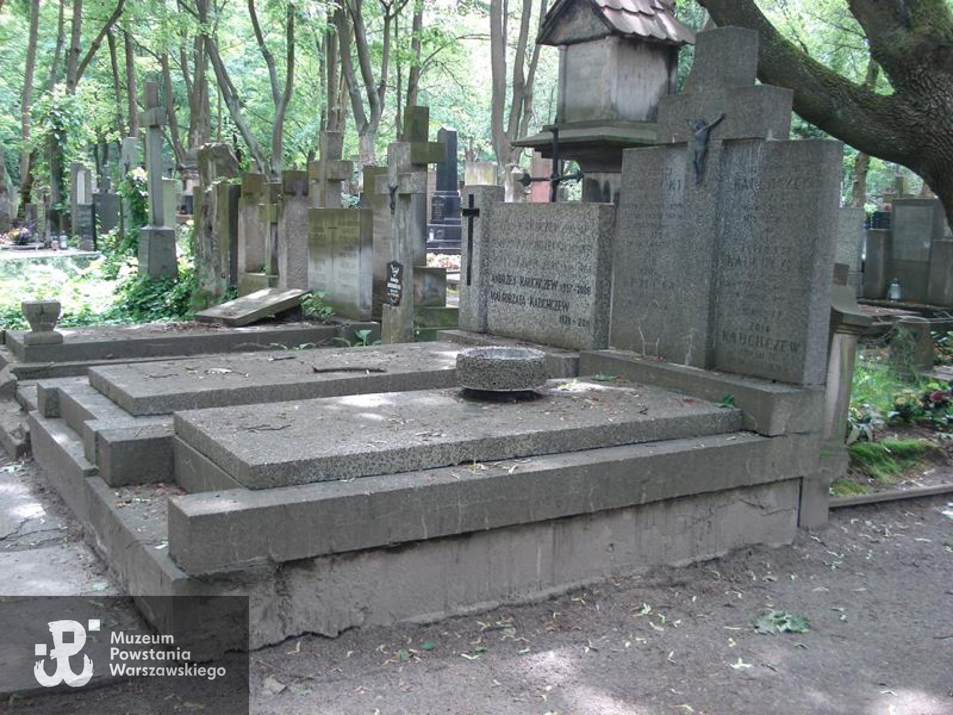 Źródło: https://cmentarze.um.warszawa.pl/pomnik.aspx?pom_id=42846 [dostęp: 9.04.2025].