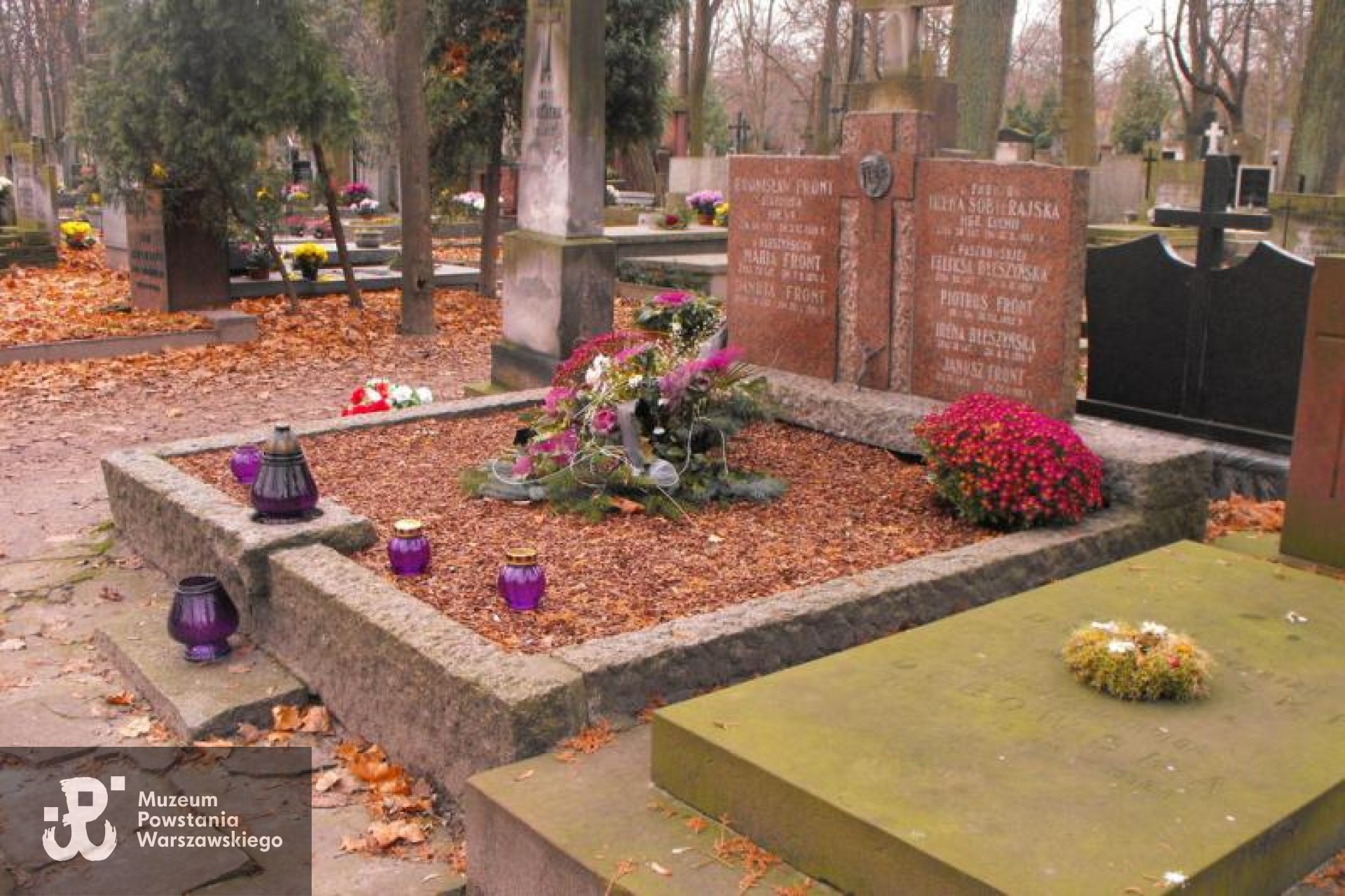 Źródło: https://cmentarze.um.warszawa.pl/pomnik.aspx?pom_id=24943 [dostęp: 04.02.2026].