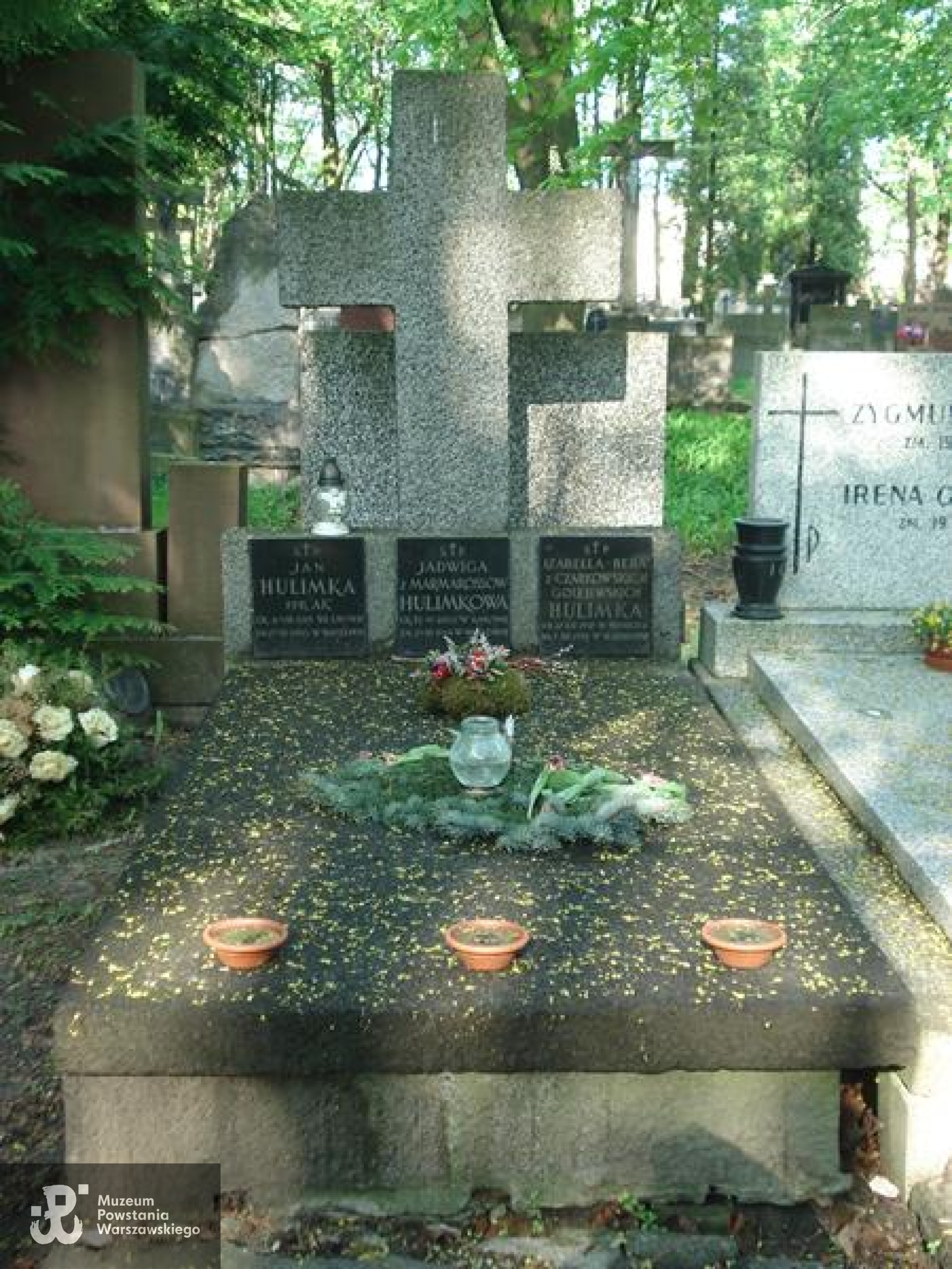 Źródło: https://cmentarze.um.warszawa.pl/pomnik.aspx?pom_id=60690 [dostęp: 13.07.2026].