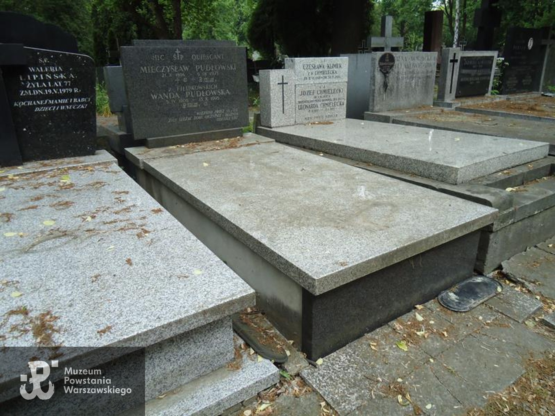 Źródło: https://cmentarze.um.warszawa.pl/pomnik.aspx?pom_id=43640 [dostęp: 29.01.2026].