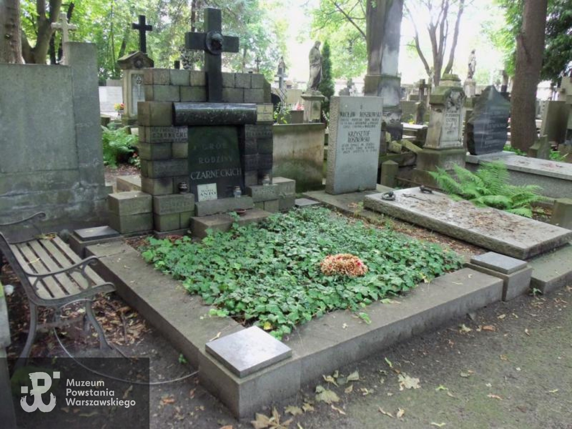 Źródło: https://cmentarze.um.warszawa.pl/pomnik.aspx?pom_id=17642 [dostęp: 18.09.2025].