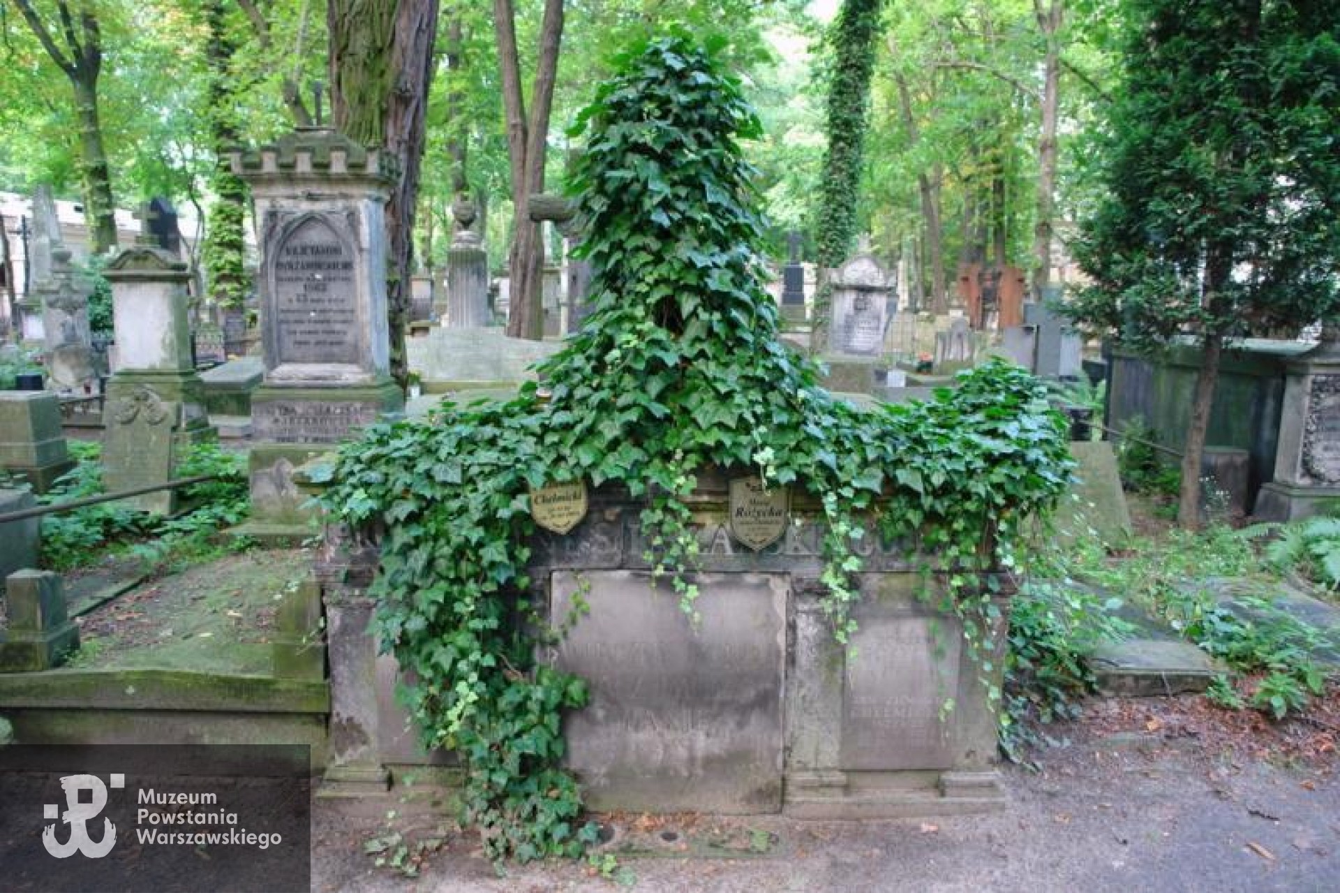 Źródło: https://cmentarze.um.warszawa.pl/pomnik.aspx?pom_id=2291 [dostęp: 16.10.2025].