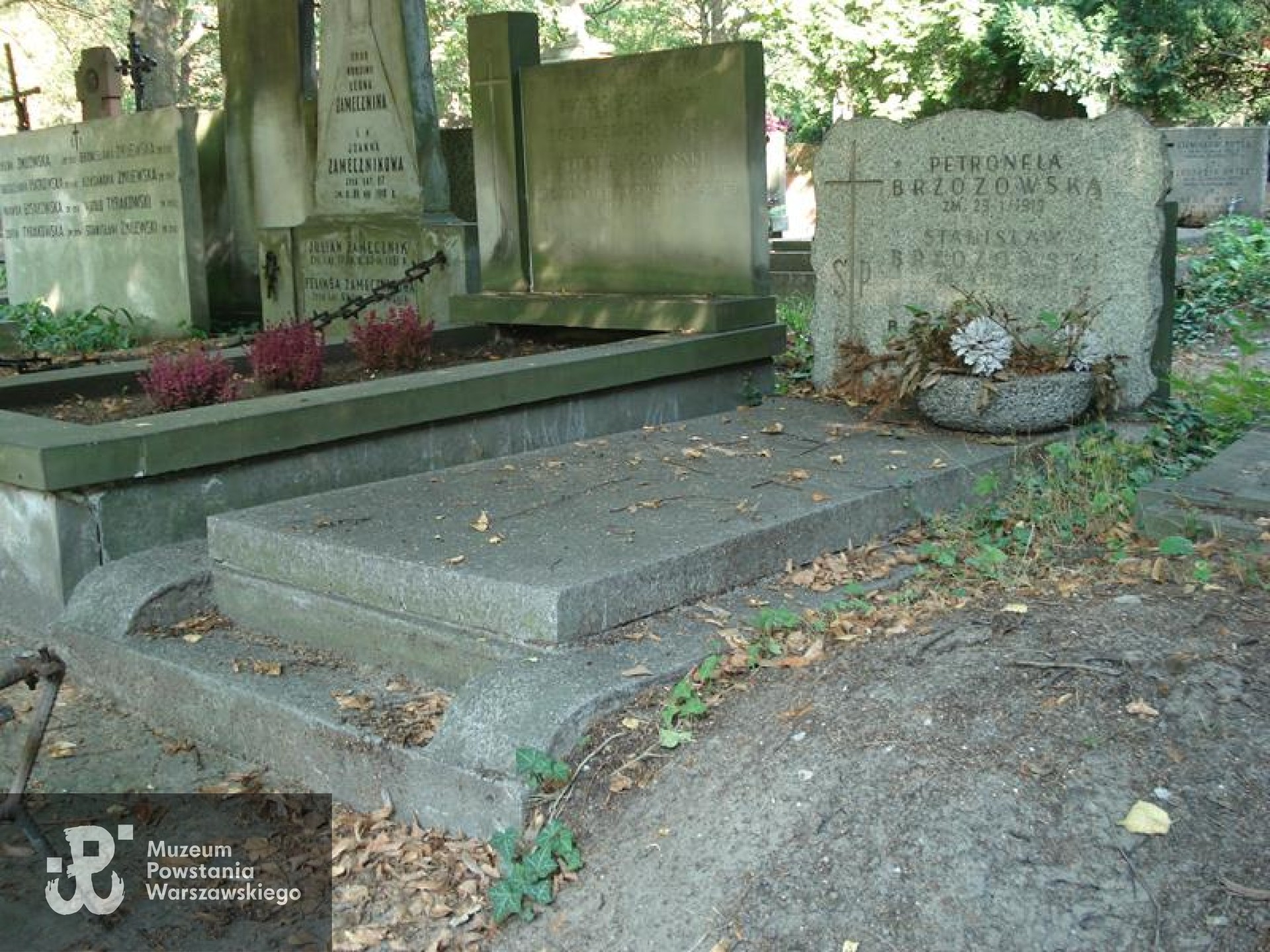 Źródło: https://cmentarze.um.warszawa.pl/pomnik.aspx?pom_id=42093 [dostęp: 16.10.2025].