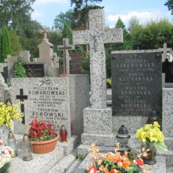 Źródło: https://warszawawlochy.grobonet.com/grobonet/start.php?id=detale&idg=13455 [dostęp: 24.10.2025].