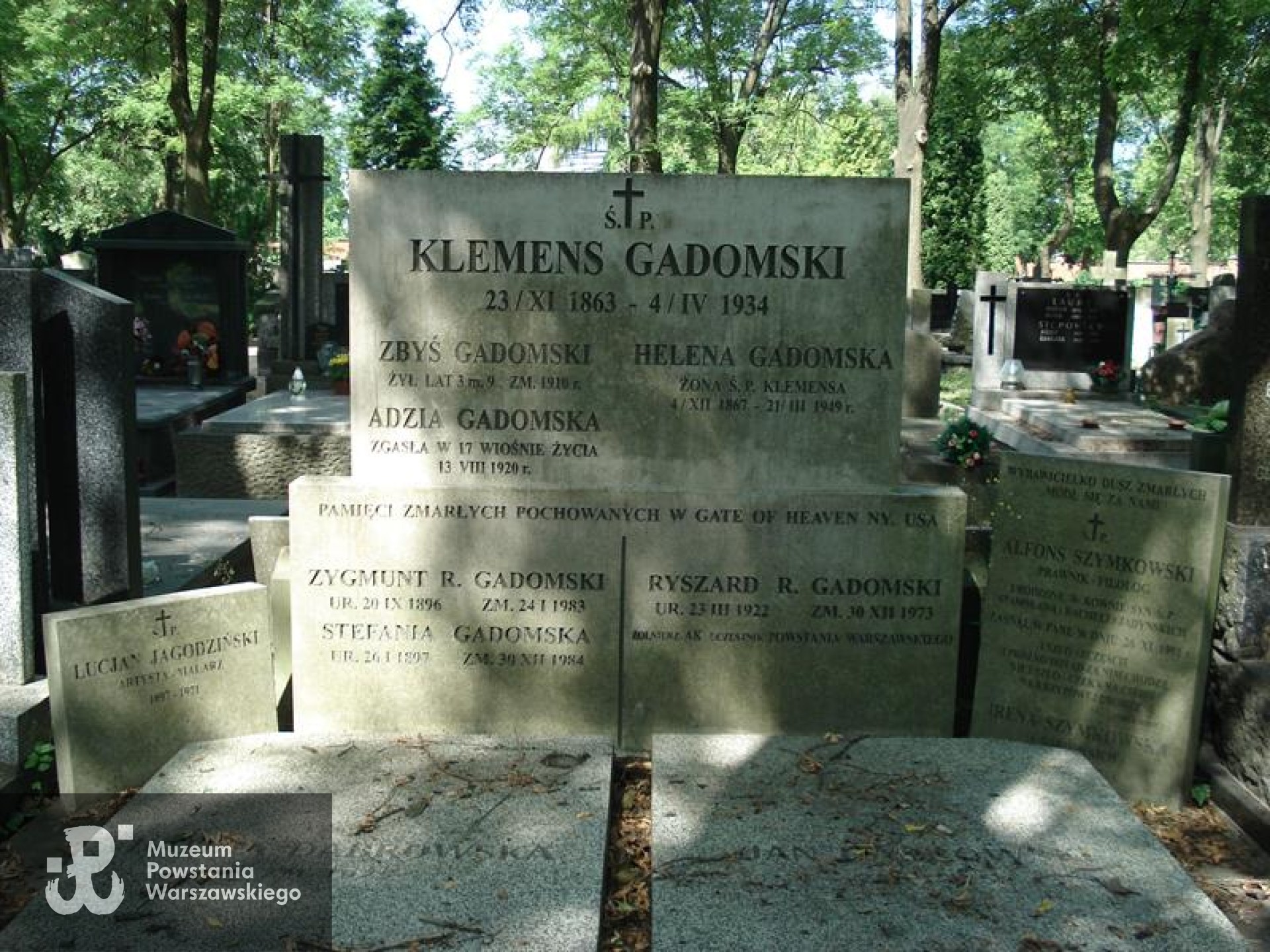 Grób symboliczny na Starych Powązkach w Warszawie. Źródło: https://cmentarze.um.warszawa.pl/pomnik.aspx?pom_id=36803 [dostęp: 06.02.2026].