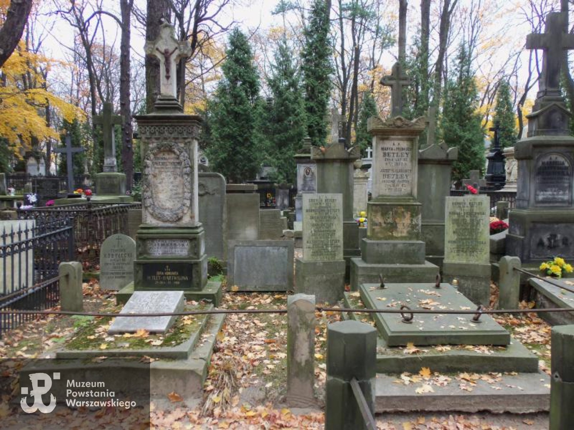 Źródło: https://cmentarze.um.warszawa.pl/pomnik.aspx?pom_id=3279 [dostęp: 20.05.2025].