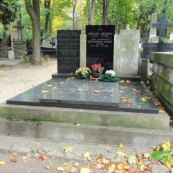 Źródło: https://cmentarze.um.warszawa.pl/pomnik.aspx?pom_id=24127 [dostęp: 9.04.2025].
