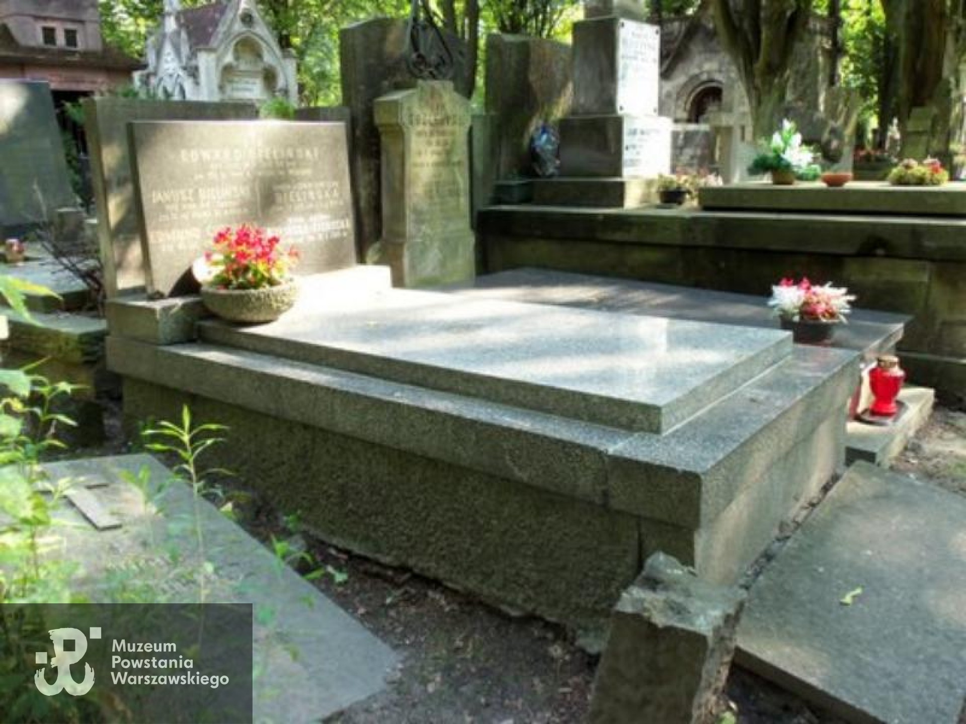 Źródło: https://cmentarze.um.warszawa.pl/pomnik.aspx?pom_id=27645 [dostęp: 17.04.2025].