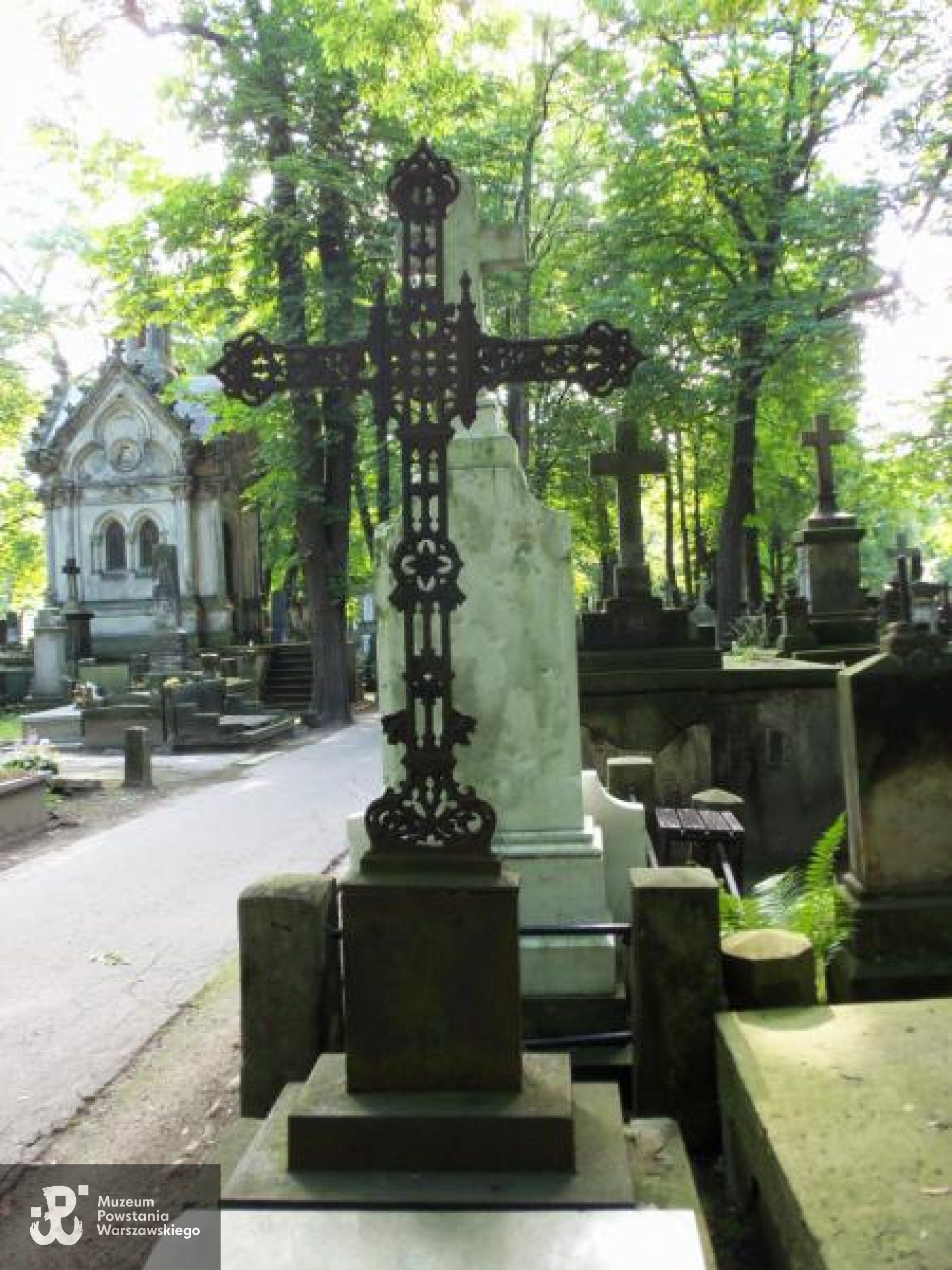 Źródło: https://cmentarze.um.warszawa.pl/pomnik.aspx?pom_id=11496 [dostęp: 02.06.2025].