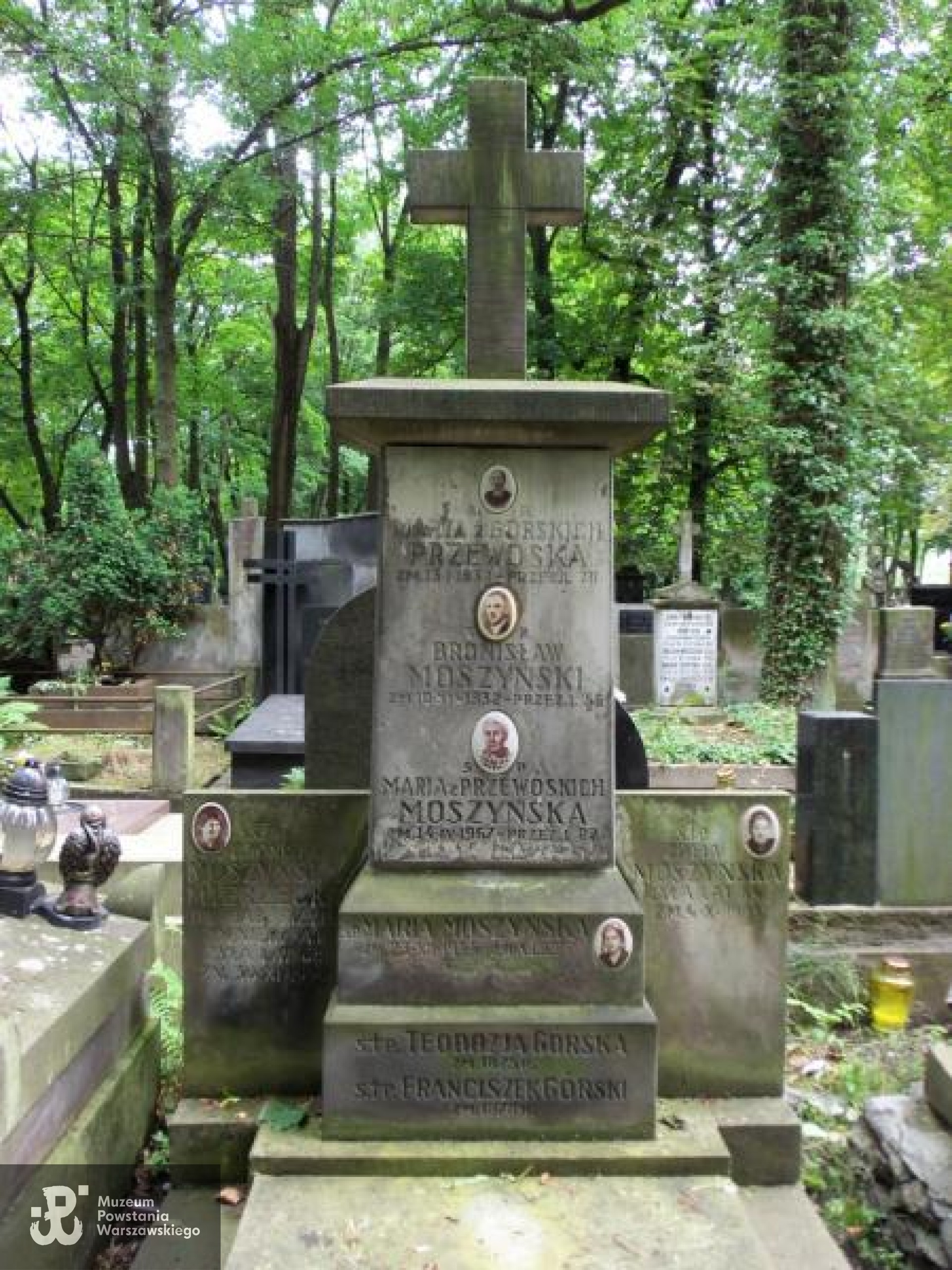 Źródło: https://cmentarze.um.warszawa.pl/pomnik.aspx?pom_id=17228 [dostęp: 16.10.2025].