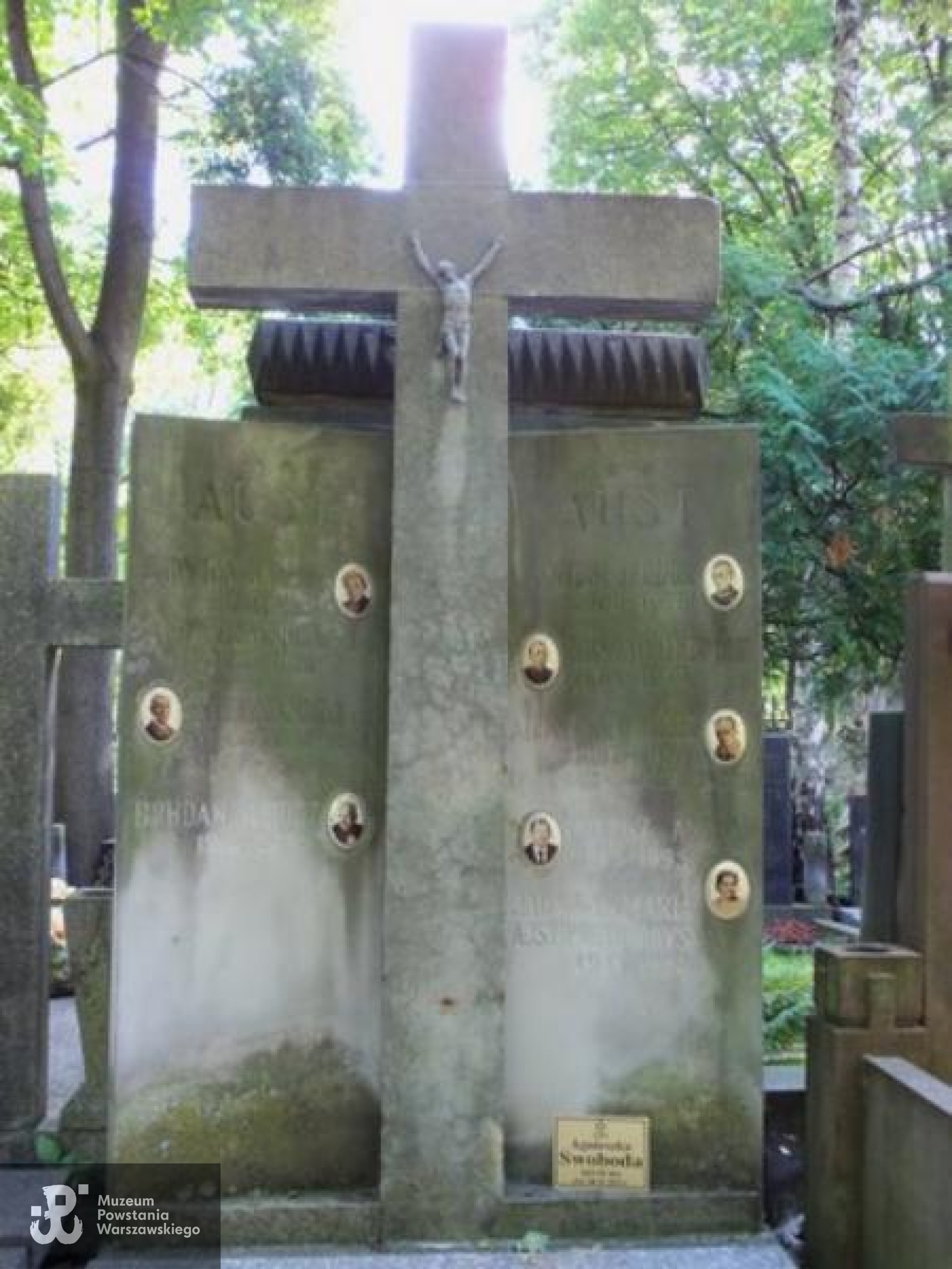 Źródło: https://cmentarze.um.warszawa.pl/pomnik.aspx?pom_id=27787 [dostęp: 25.04.2025].