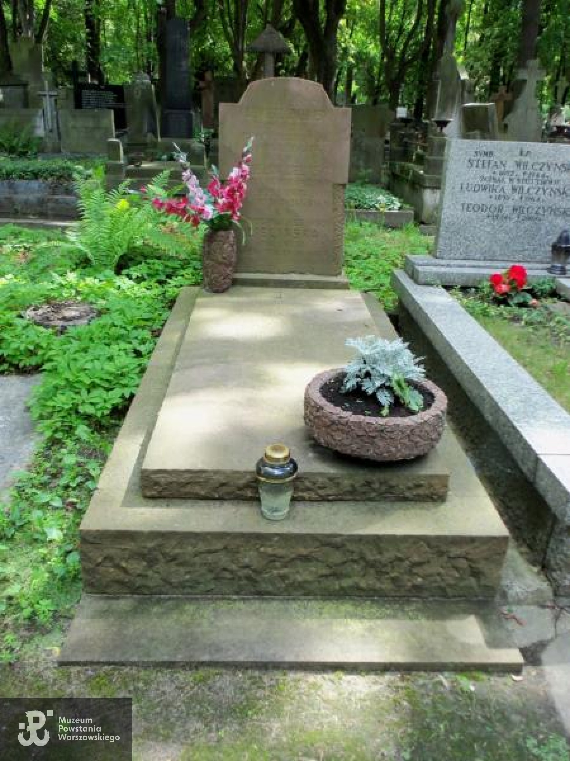 Źródło: https://cmentarze.um.warszawa.pl/pomnik.aspx?pom_id=19934 [dostęp: 02.06.2025].