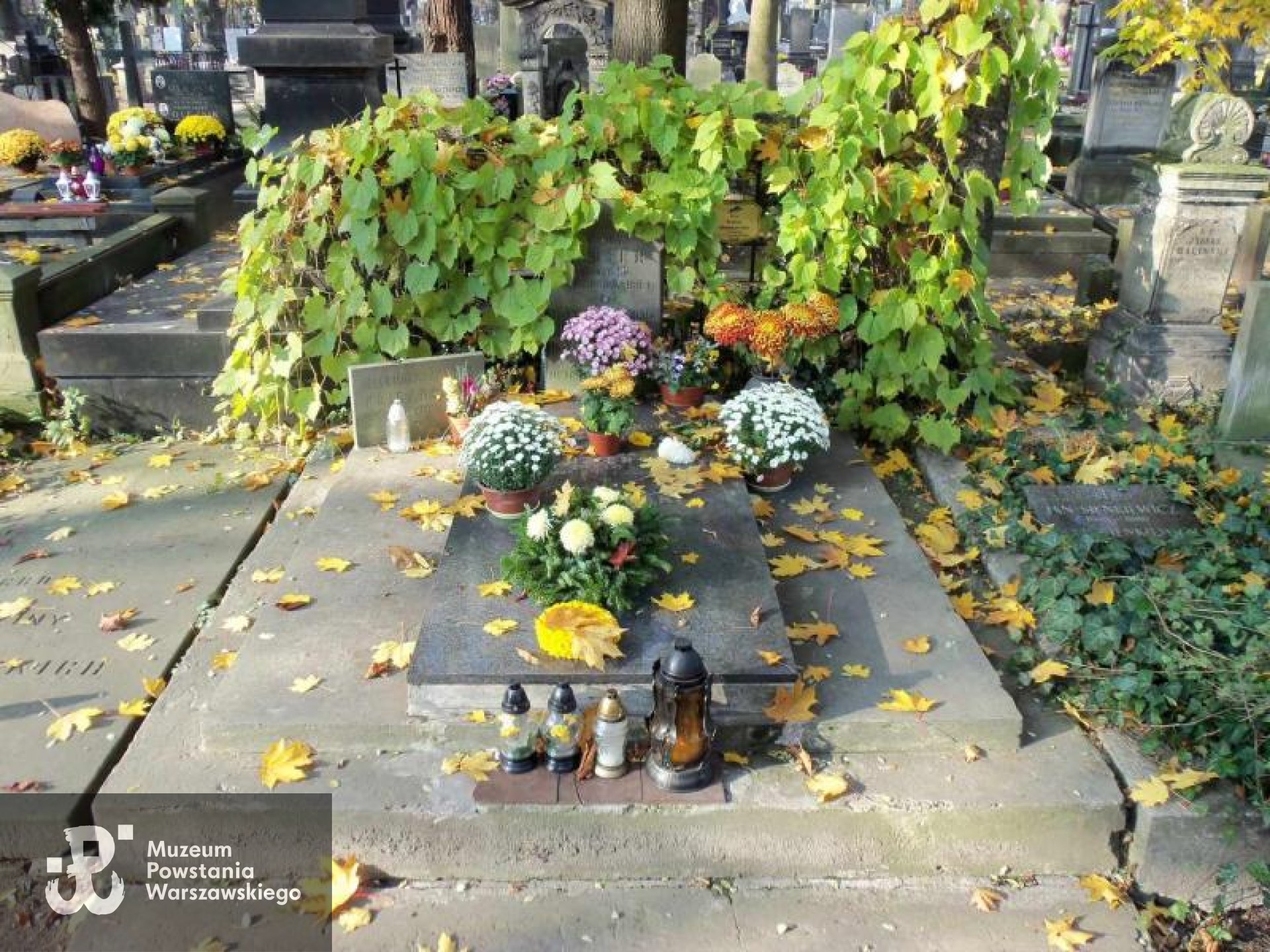 Źródło: https://cmentarze.um.warszawa.pl/pomnik.aspx?pom_id=14450 [dostęp: 23.04.2025].