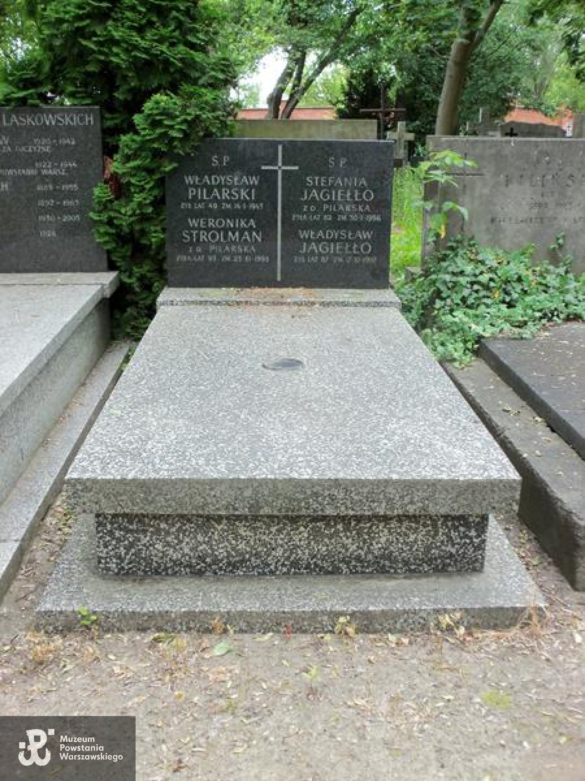 Źródło: https://cmentarze.um.warszawa.pl/pomnik.aspx?pom_id=33681 [dostęp: 12.06.2026].