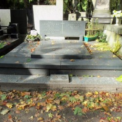 Źródło: https://cmentarze.um.warszawa.pl/pomnik.aspx?pom_id=24142 [dostęp: 16.10.2025].