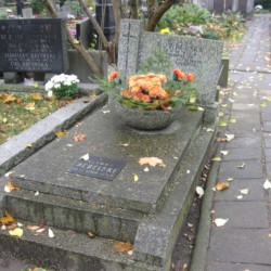 Źródło: https://warszawa.grobonet.com/grobonet/start.php?id=detale&idg=21783 [dostęp: 06.06.2025].