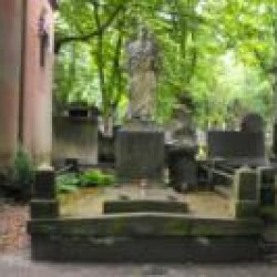Źródło: https://cmentarze.um.warszawa.pl/pomnik.aspx?pom_id=19175 [dostęp: 10.04.2025].